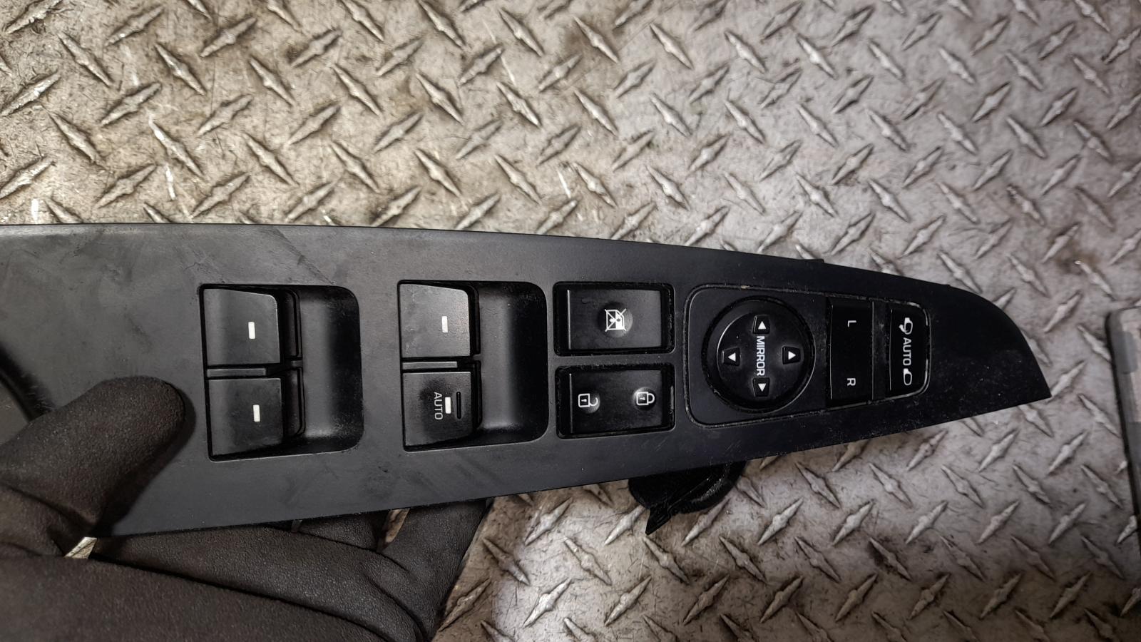 View Auto part Pwr Dr Wind Switch Hyundai Tucson 2015