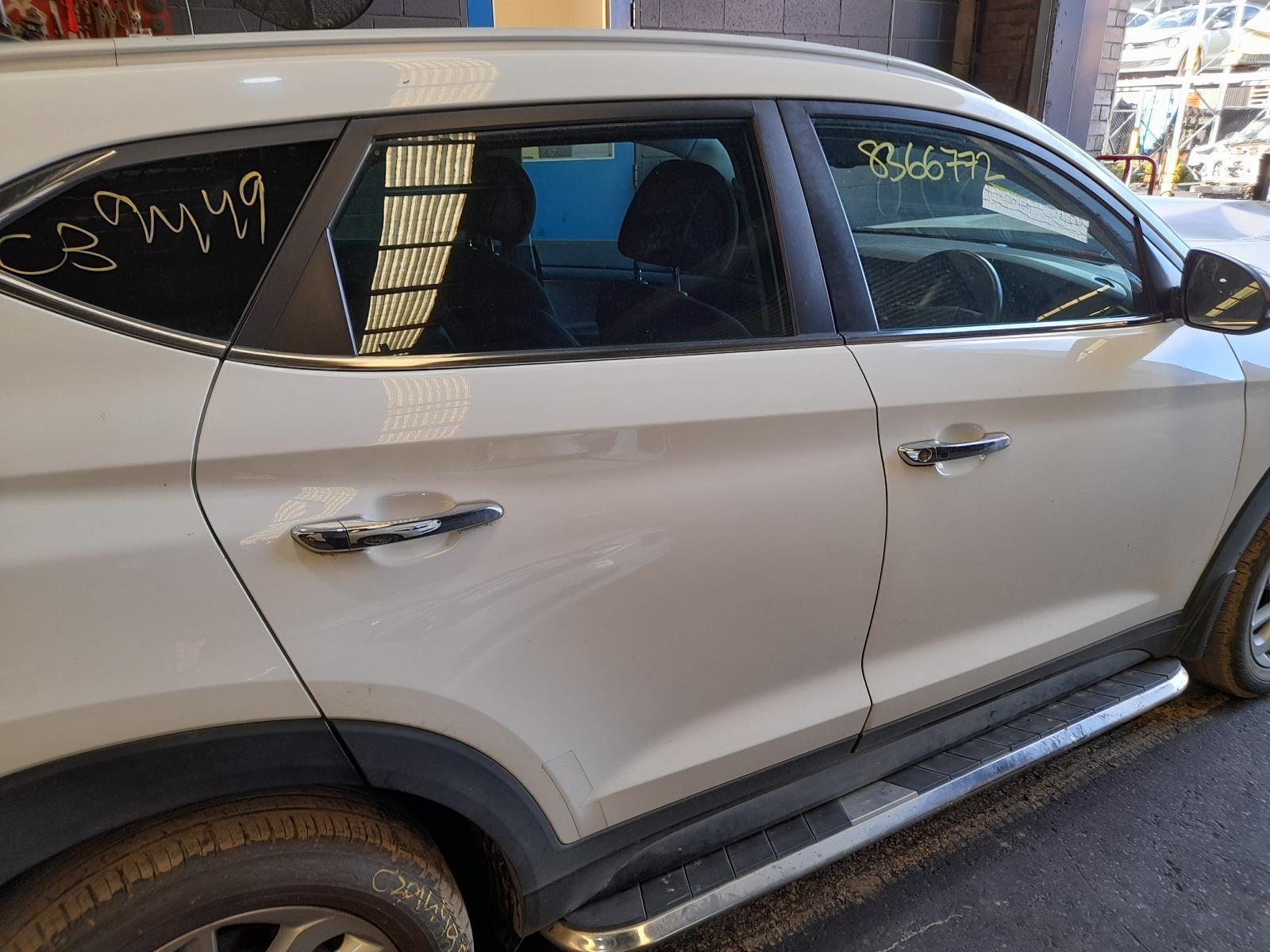 View Auto part Right Rear Door Window Hyundai Tucson 2015
