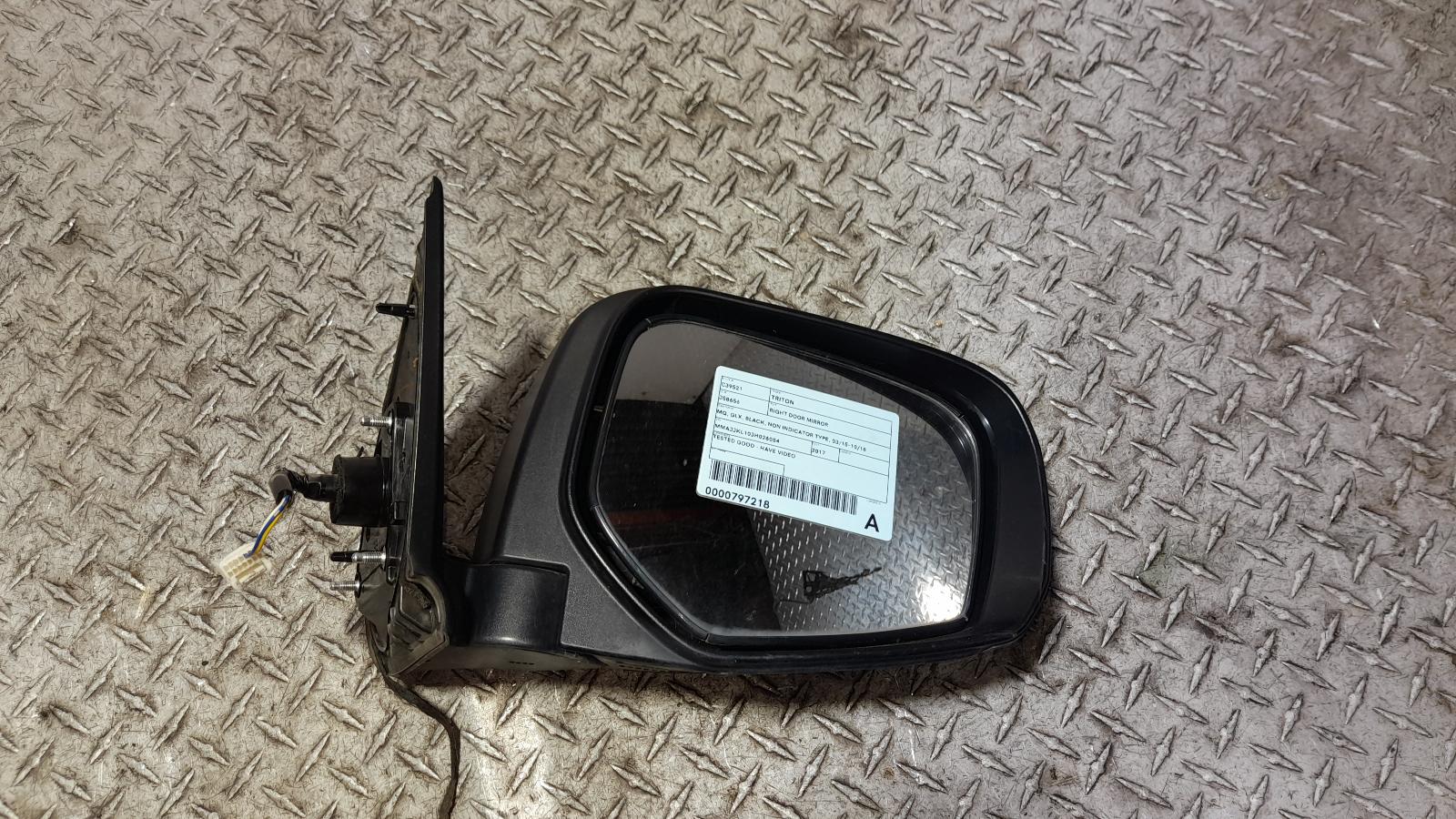 View Auto part Right Door Mirror Mitsubishi Triton 2017