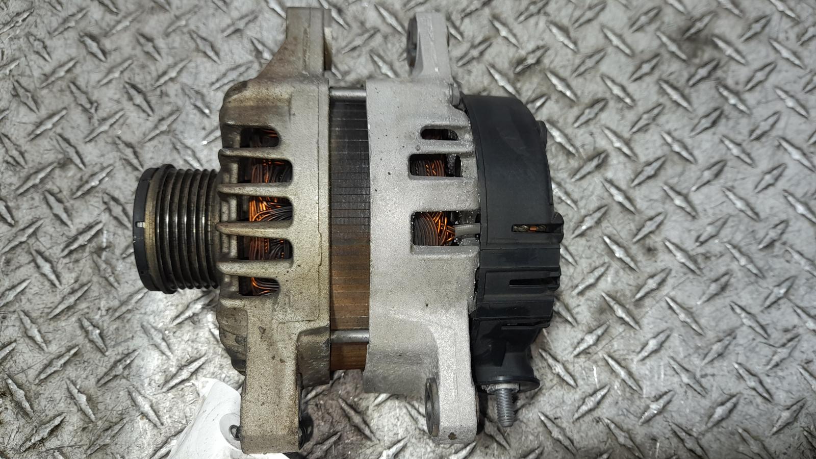 View Auto part Alternator Hyundai Santa Fe 2015
