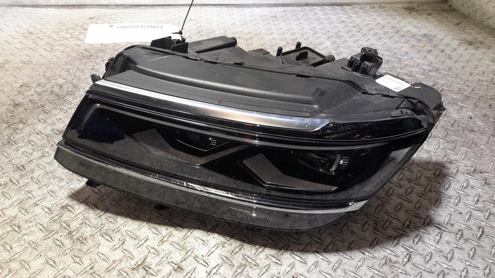 View Auto part Left Headlamp Volkswagen Tiguan 2019