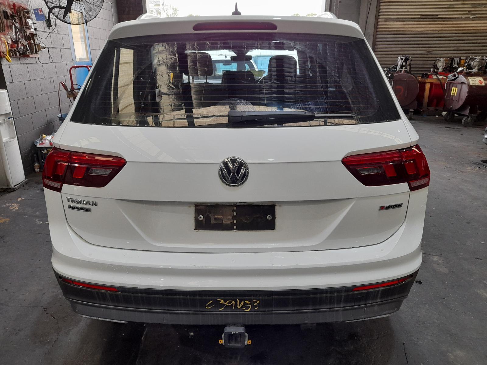View Auto part Rear/Tailgate Glass Volkswagen Tiguan 2019