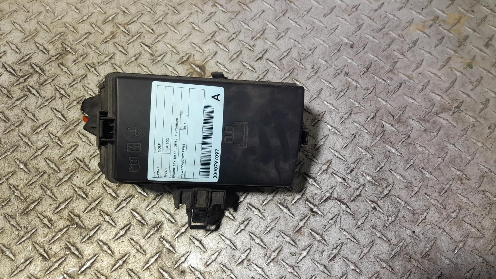 View Auto part Fuse Box Volkswagen Golf 2016