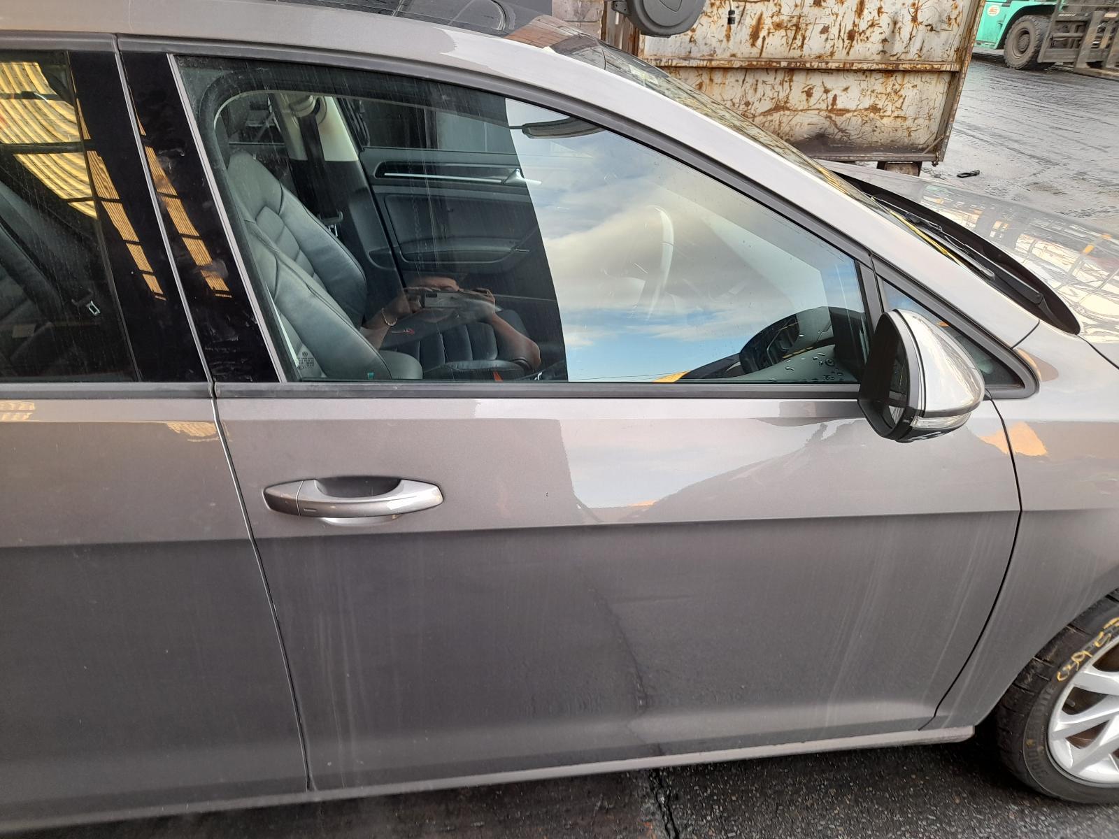 View Auto part Right Front Door Volkswagen Golf 2016