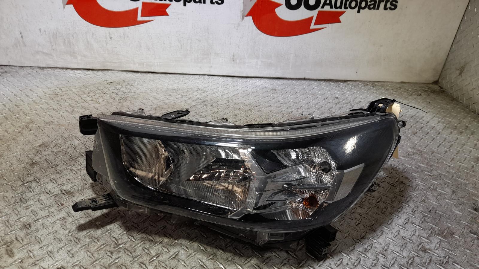 View Auto part Left Headlamp Toyota Hilux 2022