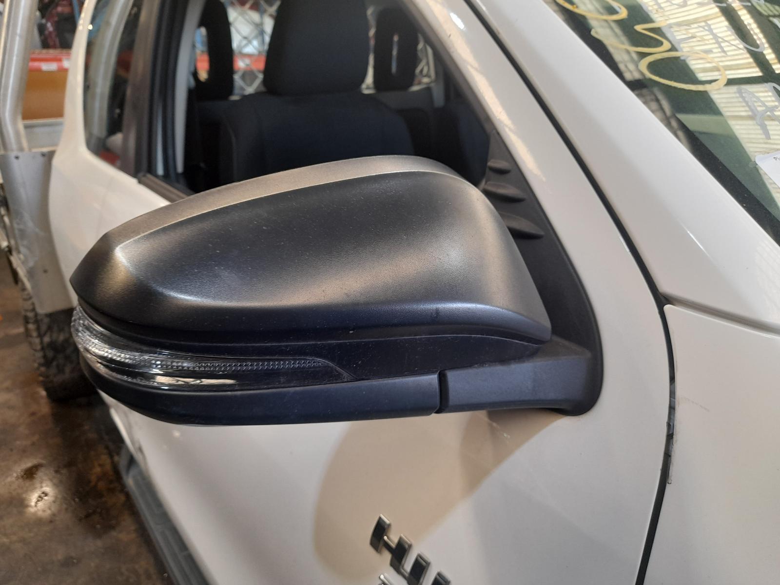 View Auto part Right Door Mirror Toyota Hilux 2022