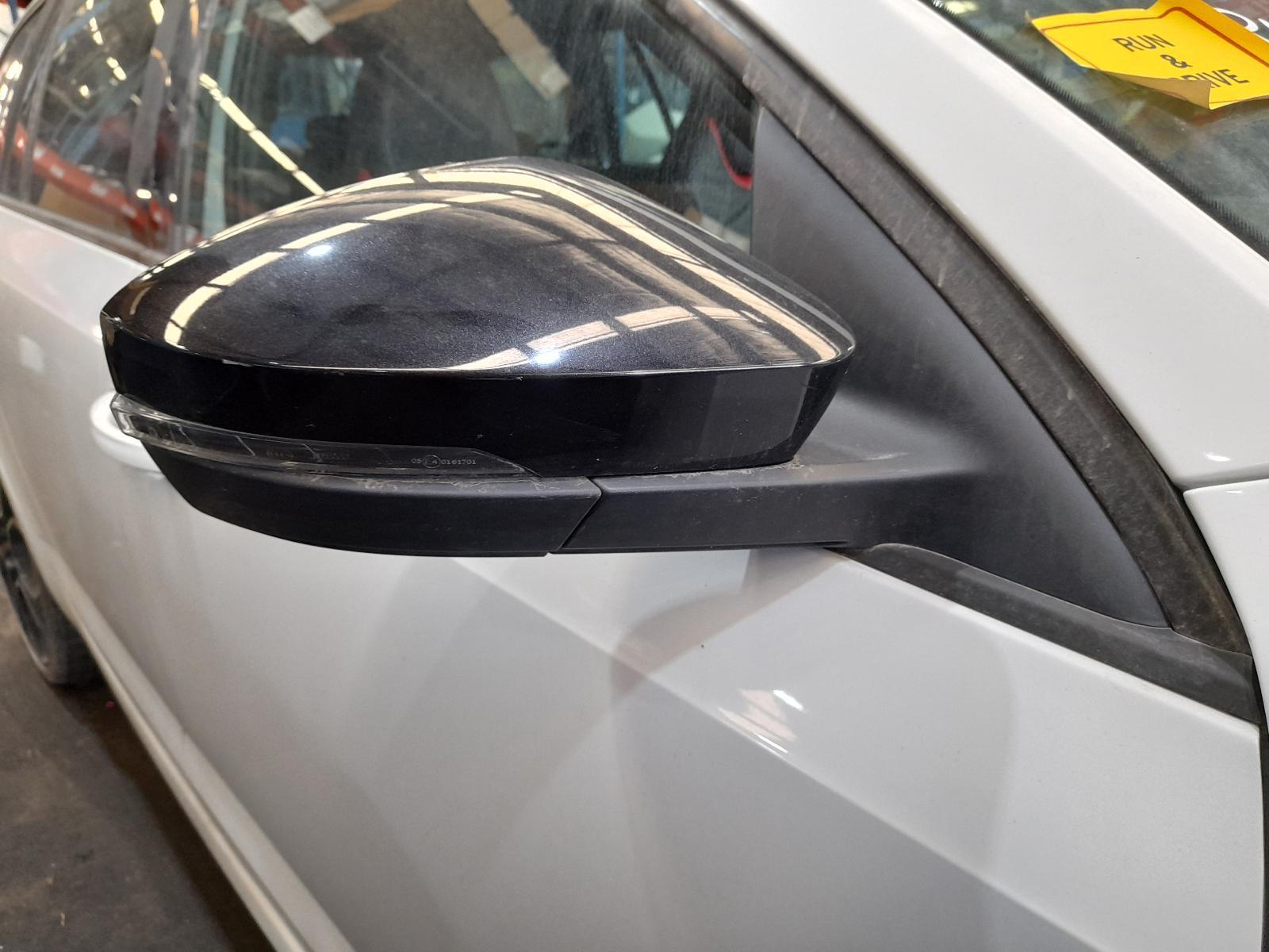 View Auto part Right Door Mirror Skoda Octavia 2016