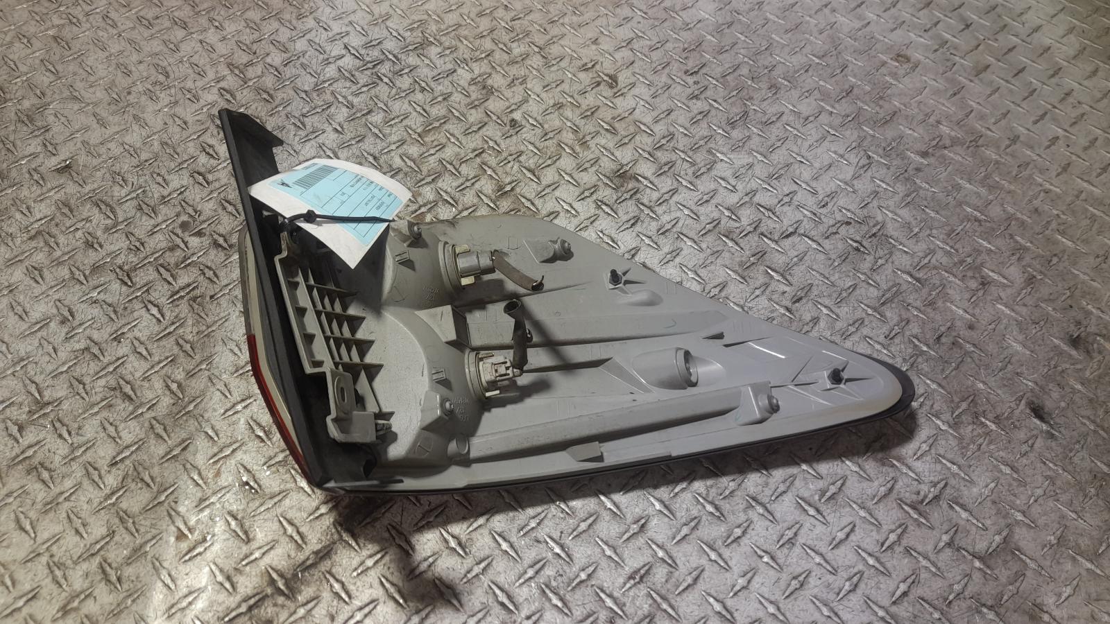 View Auto part Right Taillight Nissan Pathfinder 2015