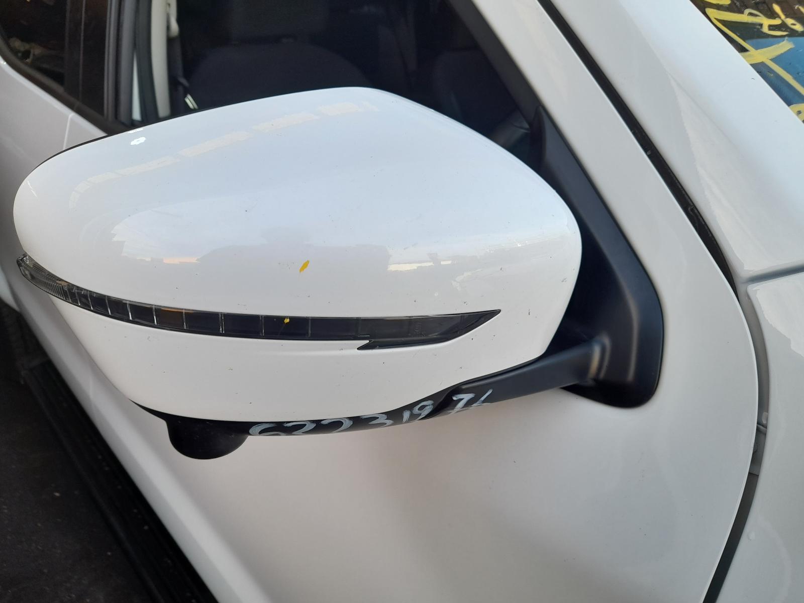 View Auto part Right Door Mirror Nissan Navara 2025