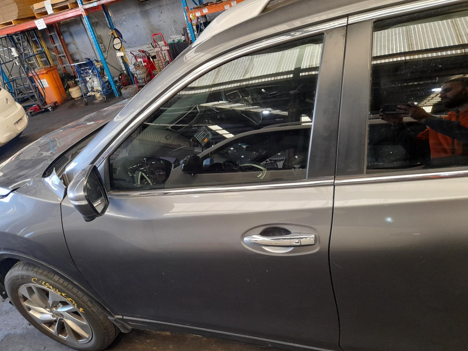 View Auto part Left Front Window Reg/Motor Nissan Xtrail 2015