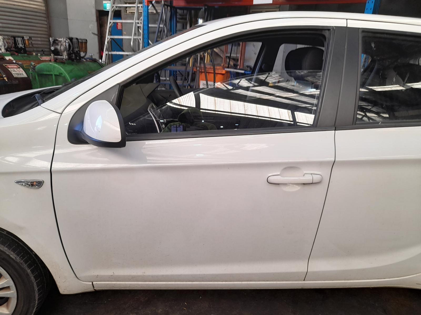 View Auto part Left Front Window Reg/Motor Hyundai I20 2011