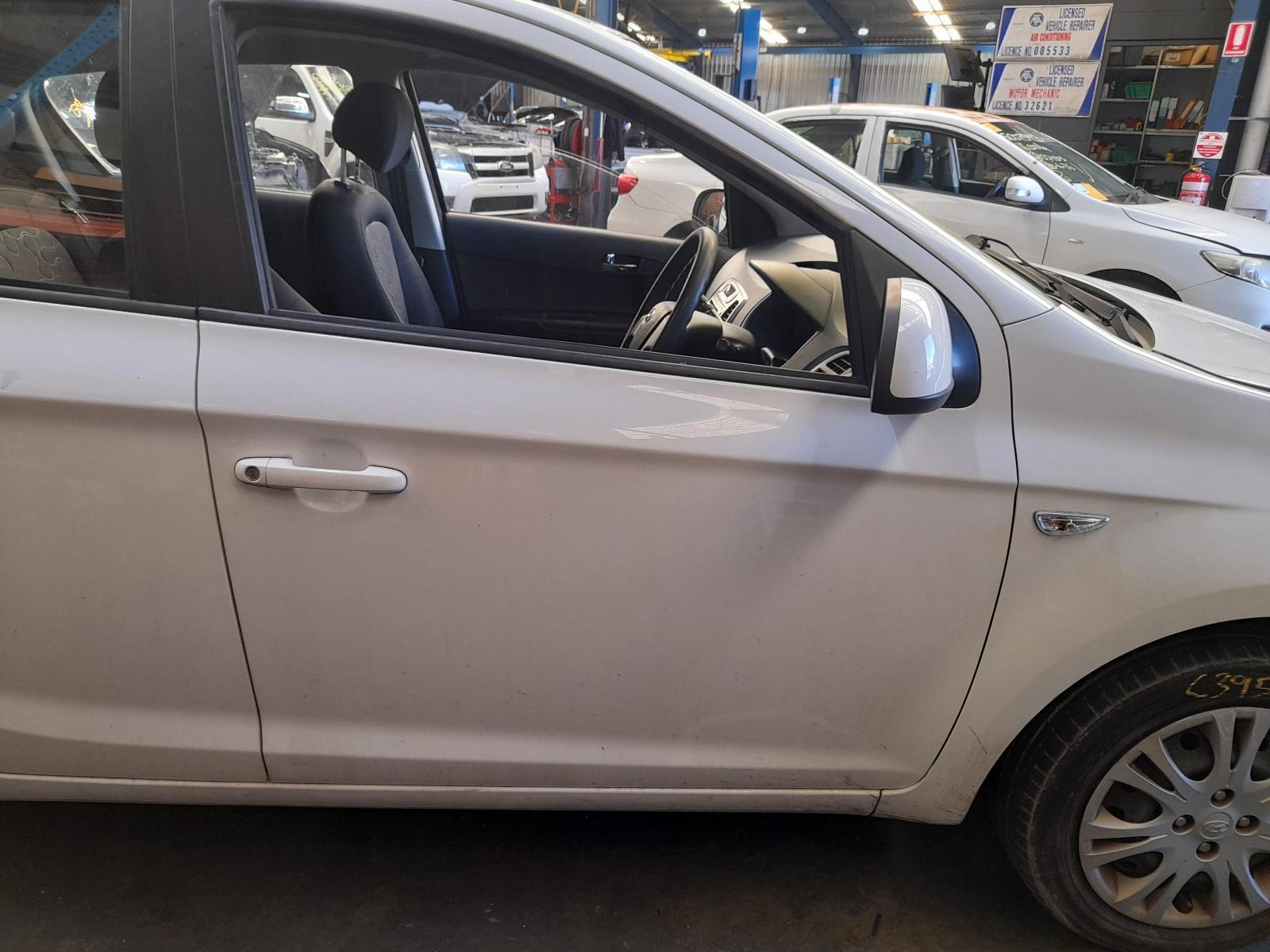 View Auto part Right Front Door Window Hyundai I20 2011