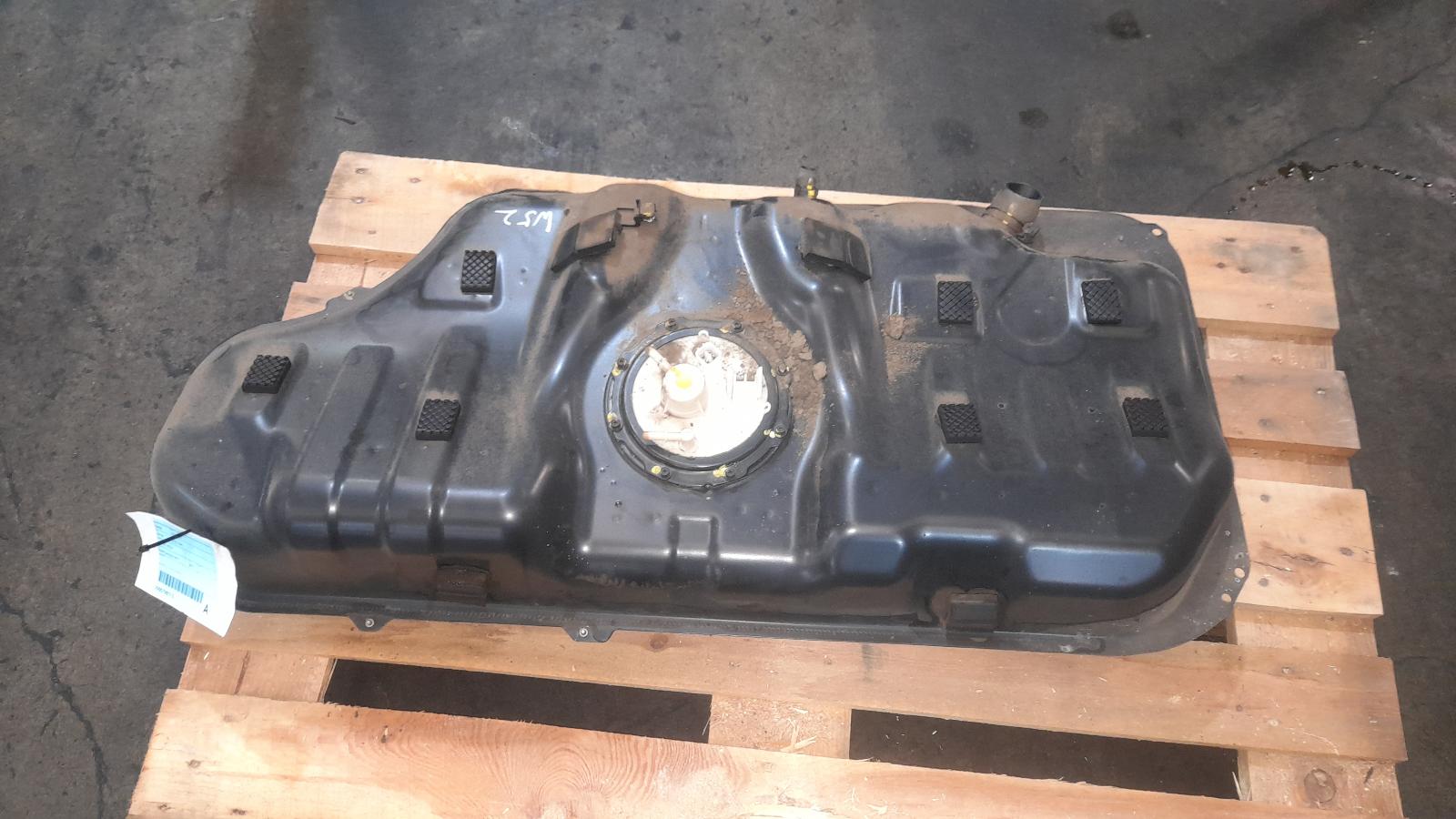 View Auto part Fuel Tank Hyundai Veloster 2012