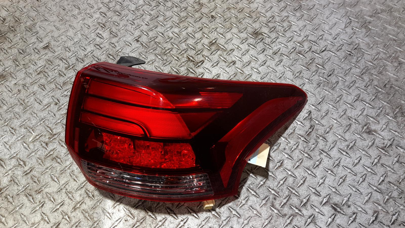 View Auto part Right Taillight Mitsubishi Outlander 2016