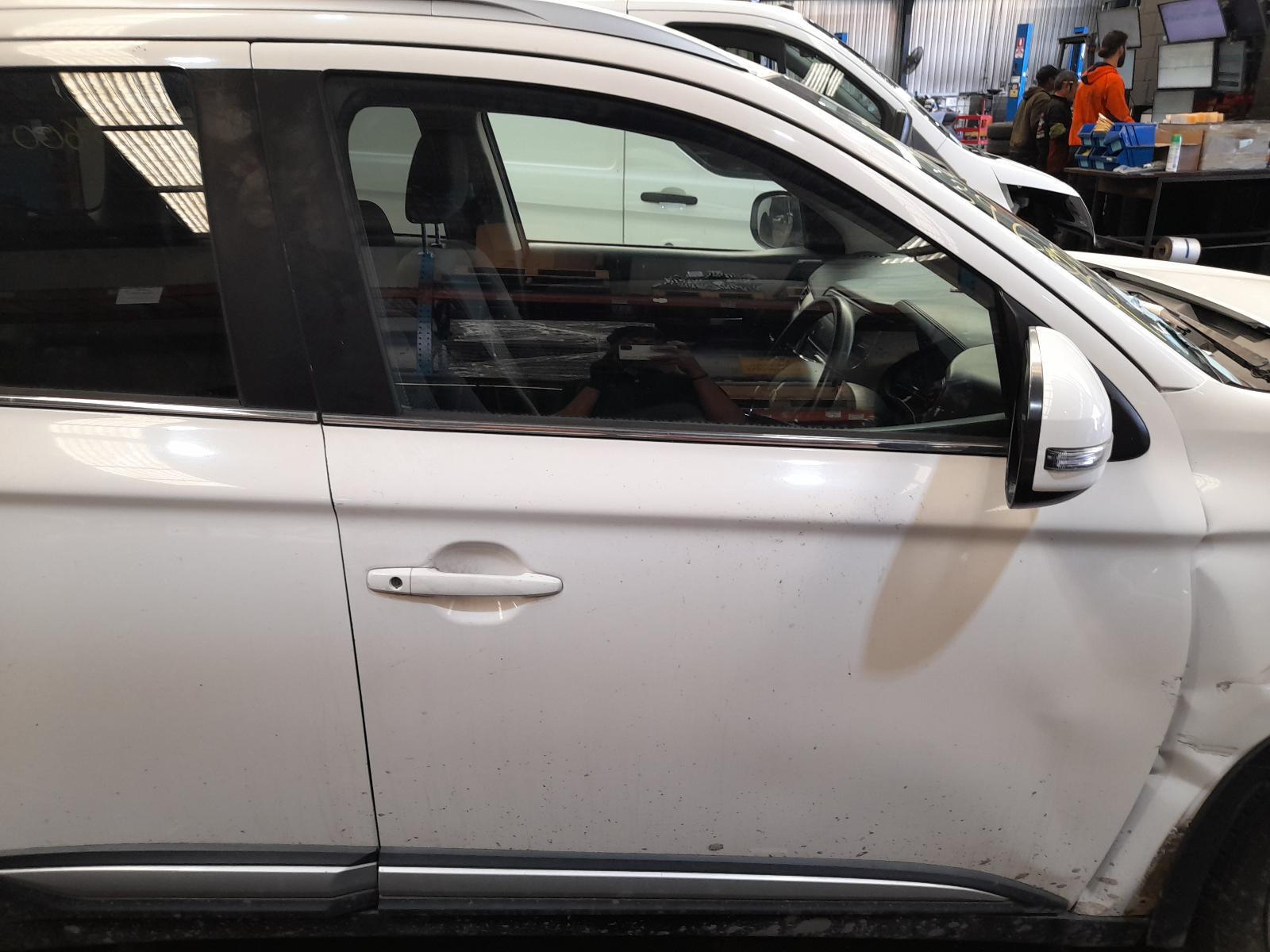 View Auto part Right Front Door Window Mitsubishi Outlander 2017