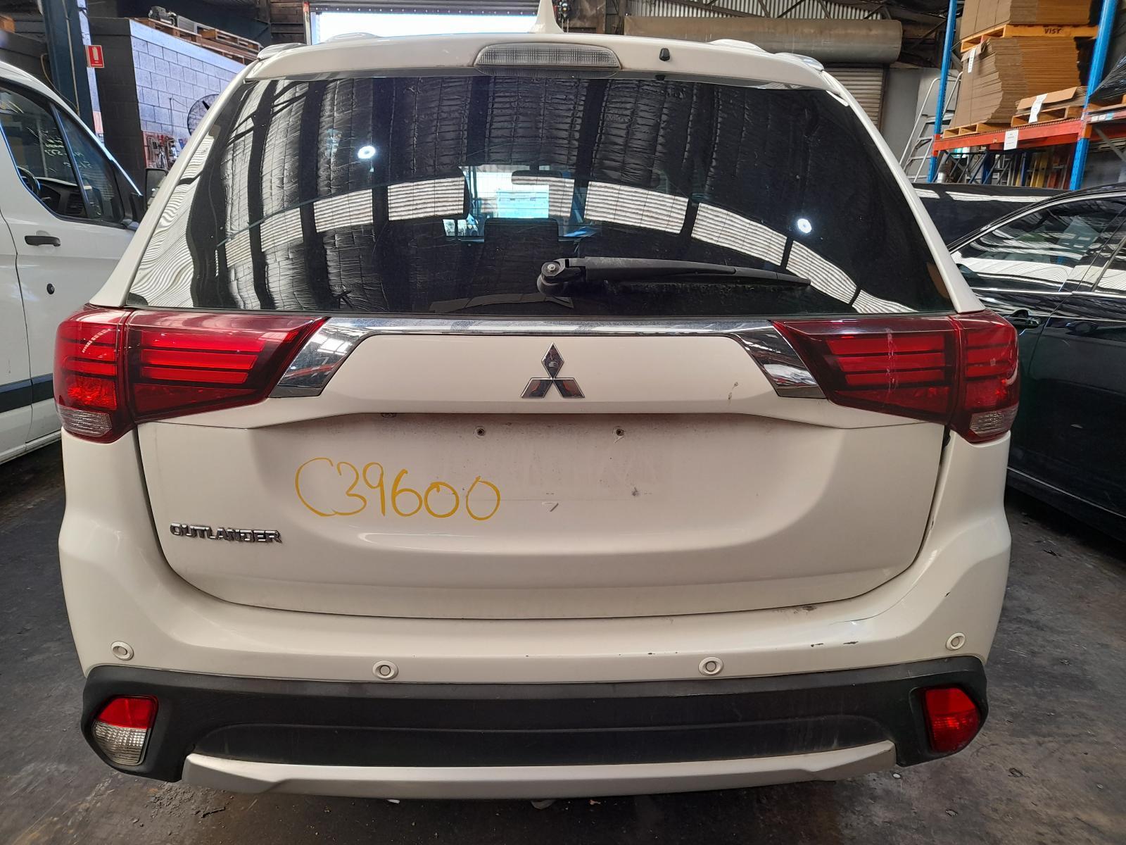 View Auto part Rear/Tailgate Glass Mitsubishi Outlander 2017