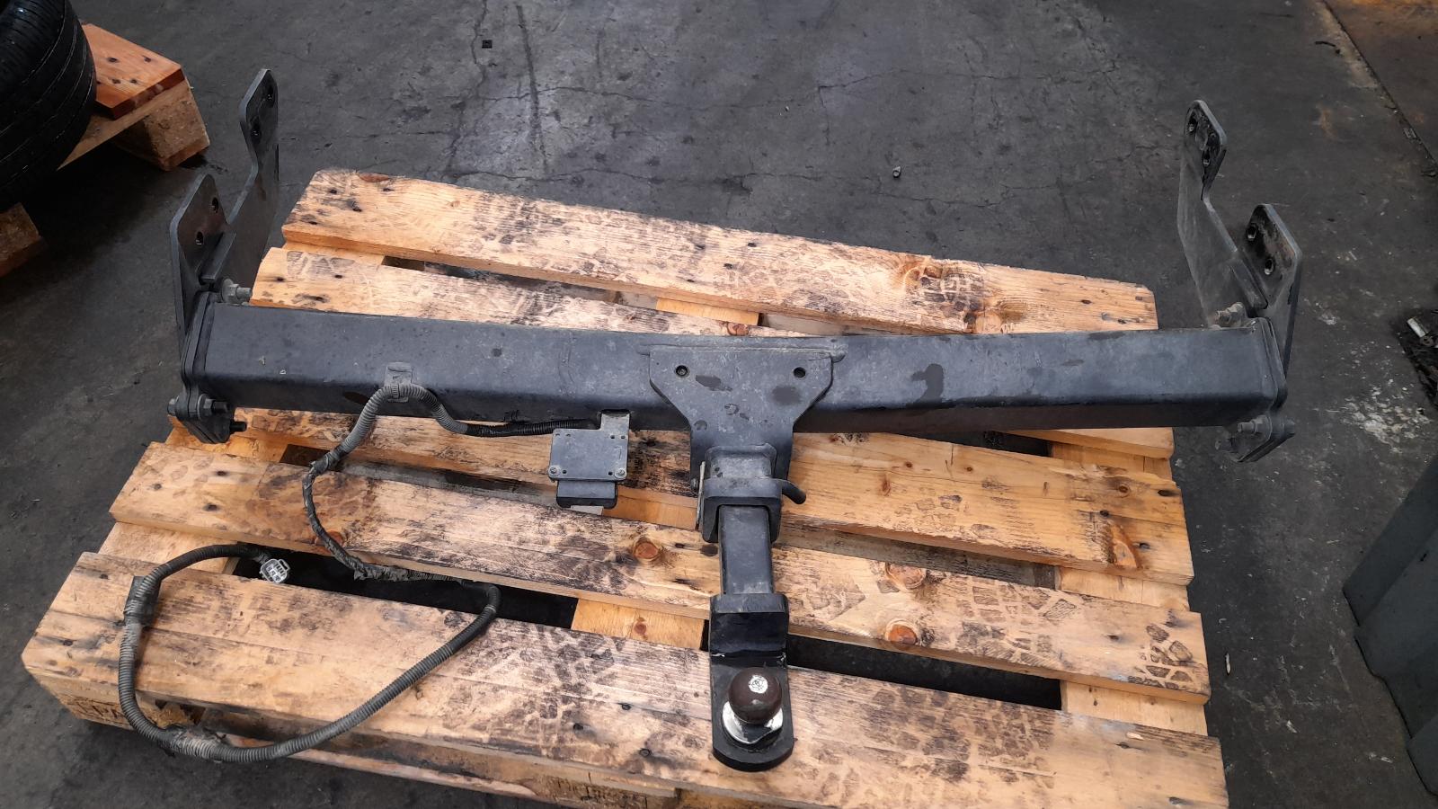 View Auto part Towbar Toyota Hilux 2018