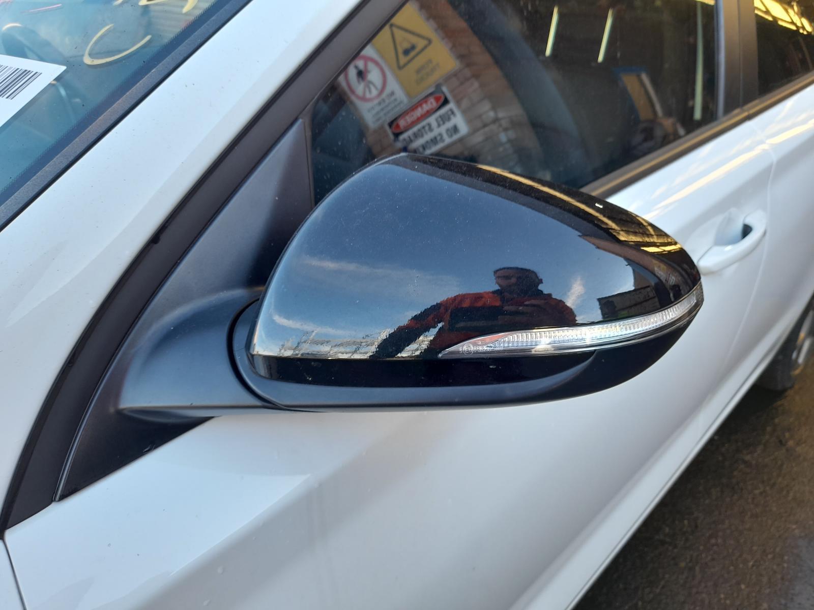 View Auto part Left Door Mirror Hyundai I30 2020