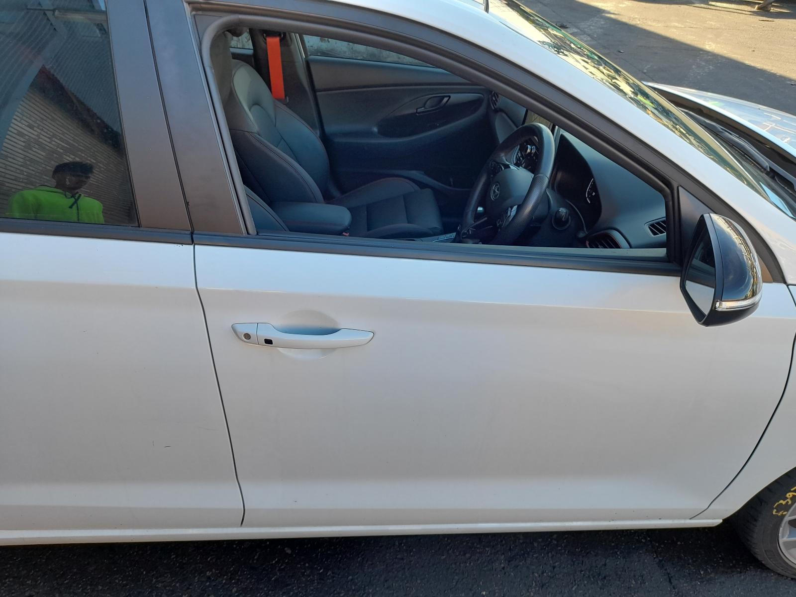 View Auto part Right Front Window Reg/Motor Hyundai I30 2020