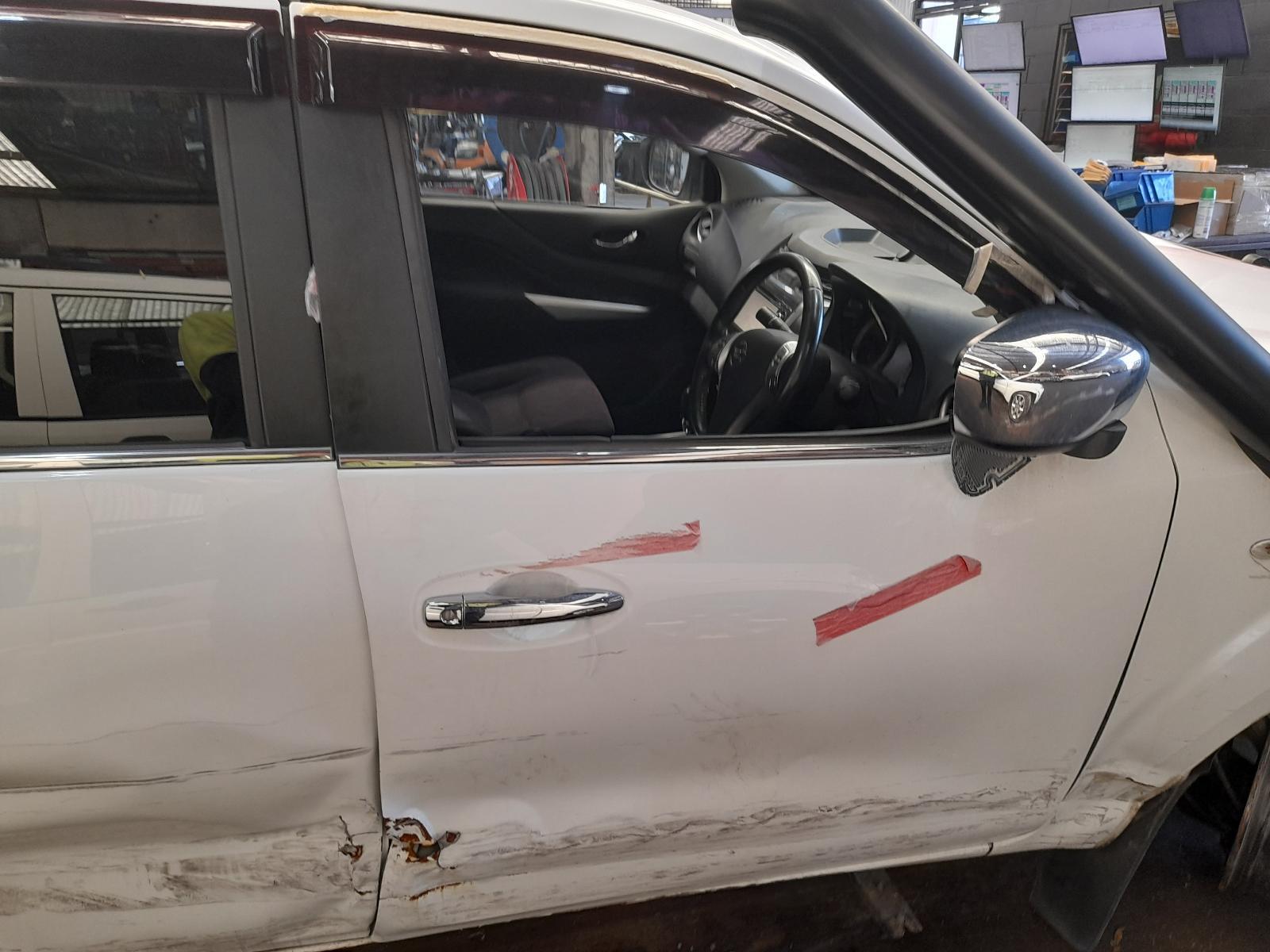 View Auto part Right Front Window Reg/Motor Nissan Navara 2018