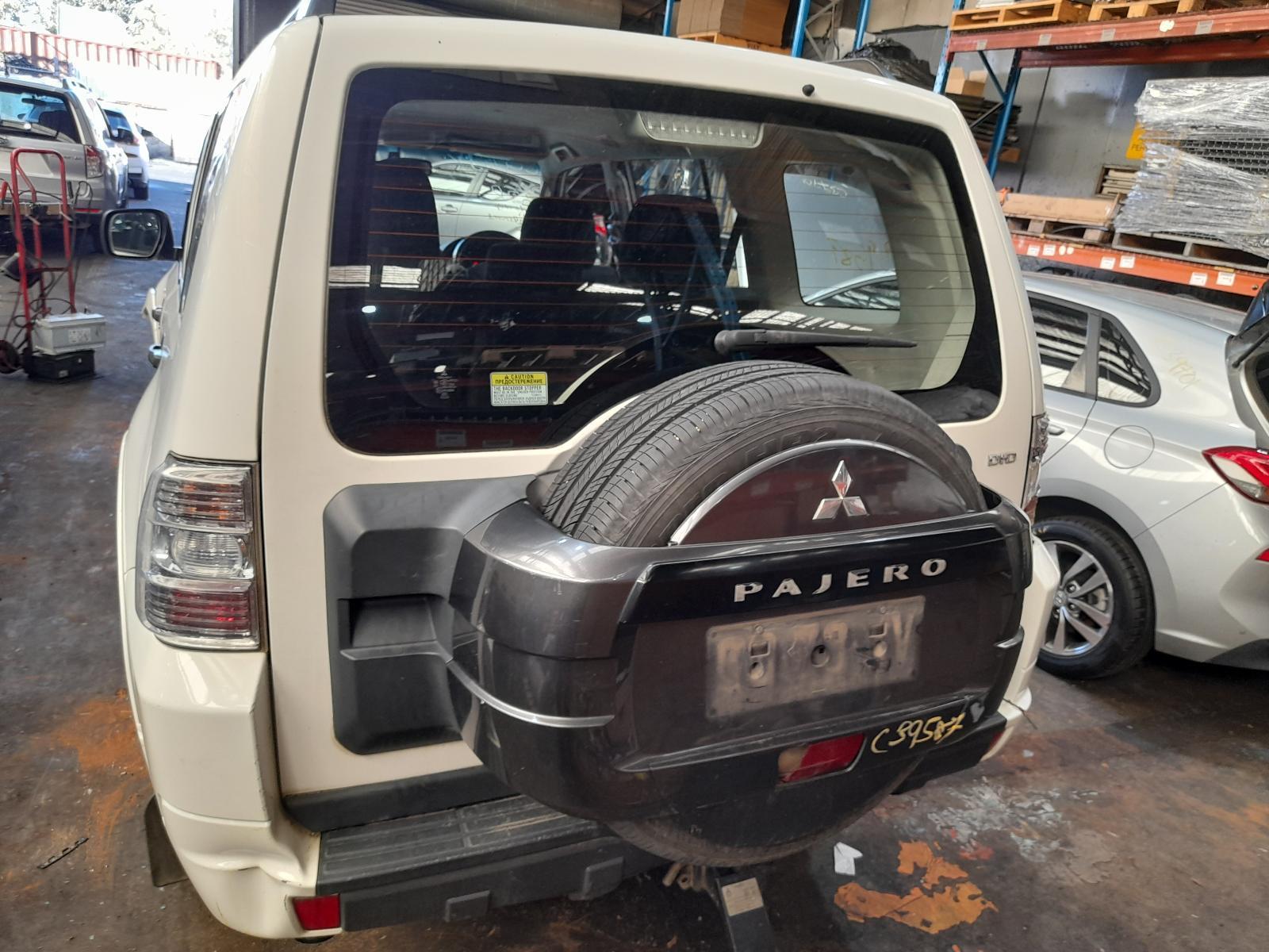 View Auto part Bootlid/Tailgate Mitsubishi Pajero 2014