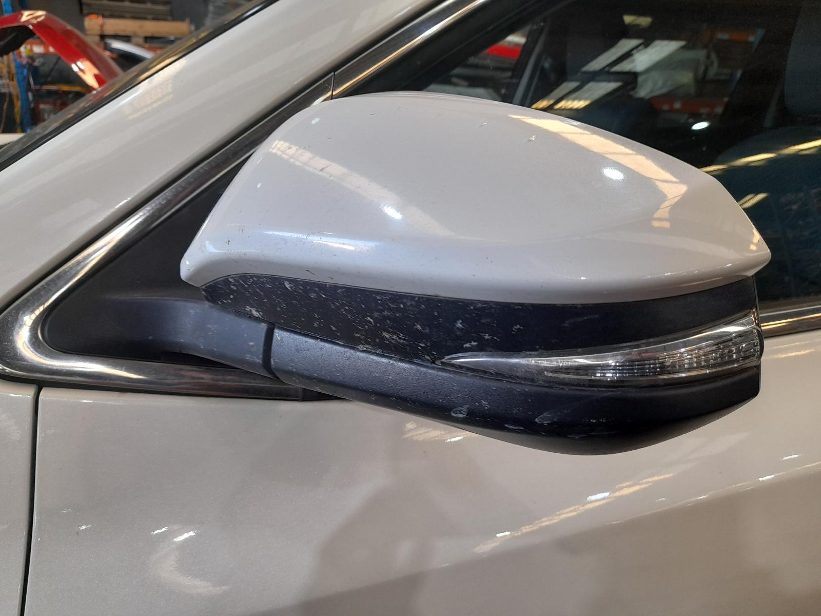 View Auto part Left Door Mirror Toyota Kluger 2014