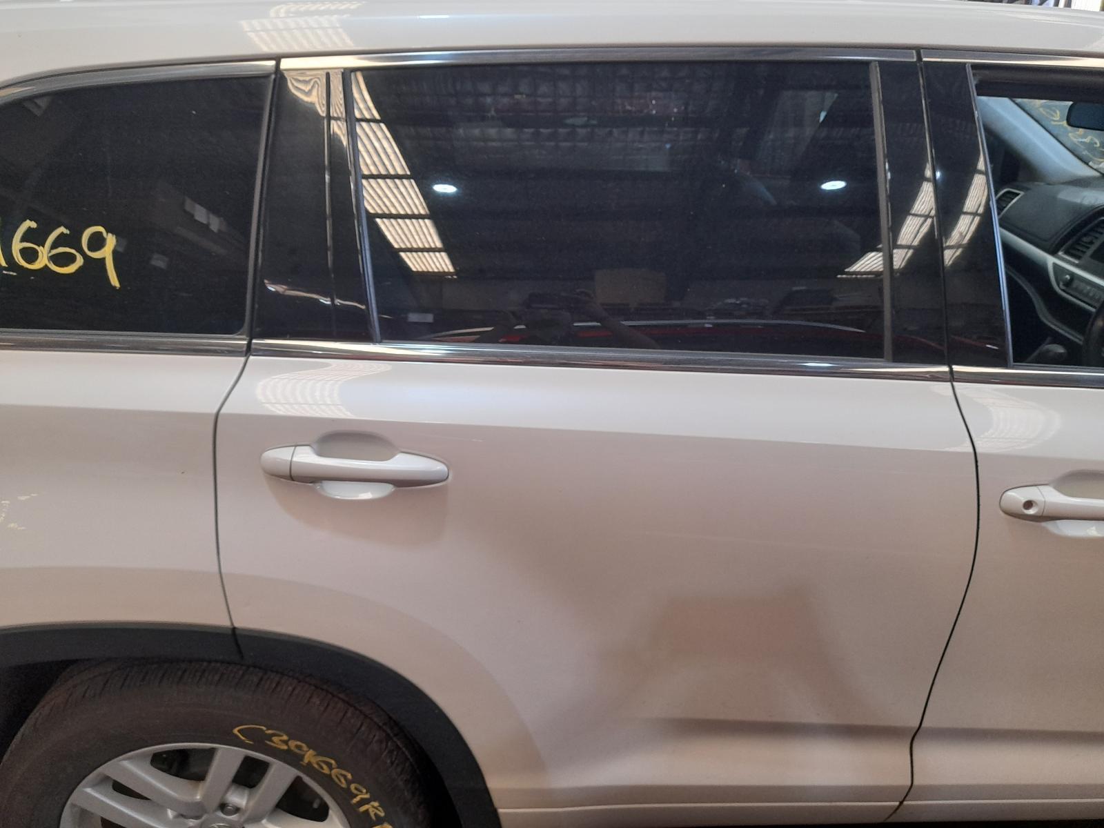 View Auto part Right Rear Door Sliding Toyota Kluger 2014