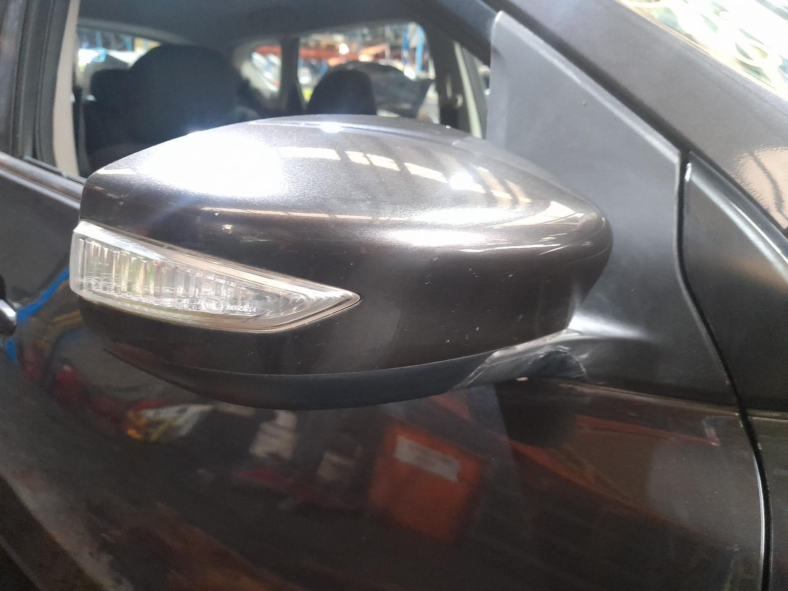 View Auto part Right Door Mirror Nissan Pulsar 2015