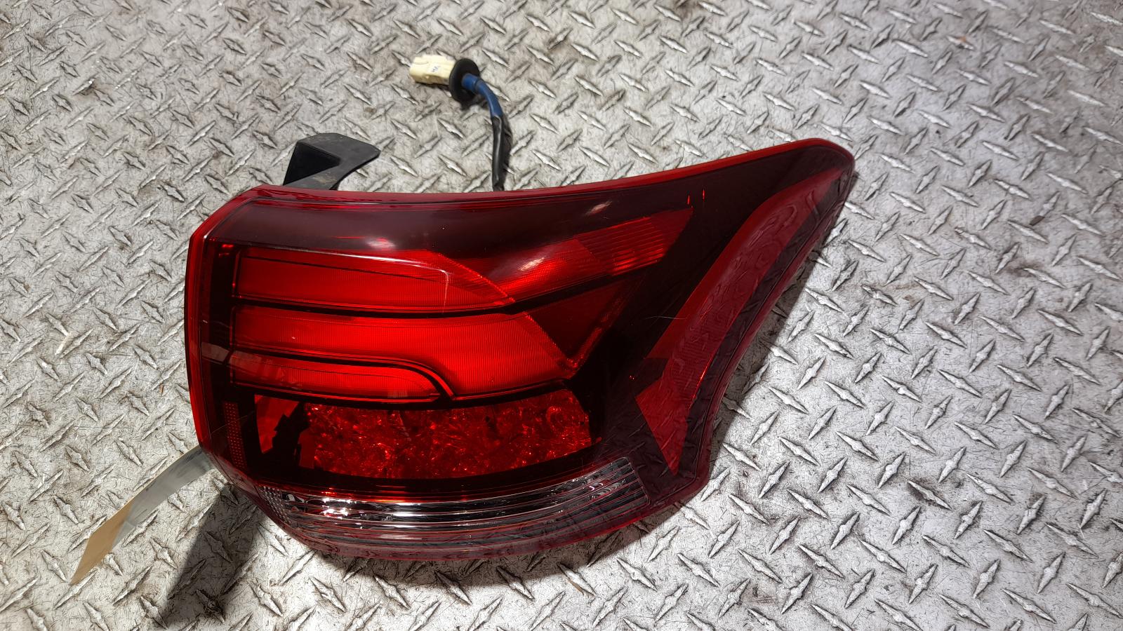 View Auto part Right Taillight Mitsubishi Outlander 2017