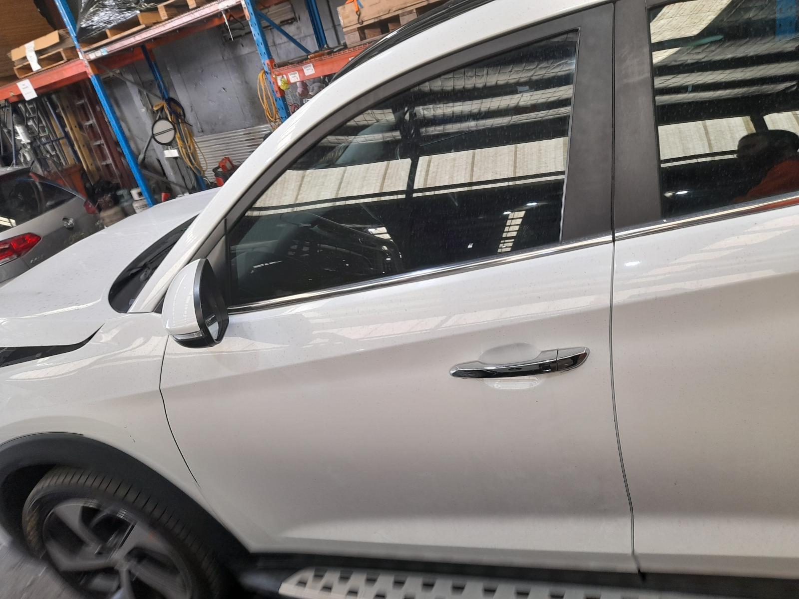 View Auto part Left Front Window Reg/Motor Hyundai Tucson 2016