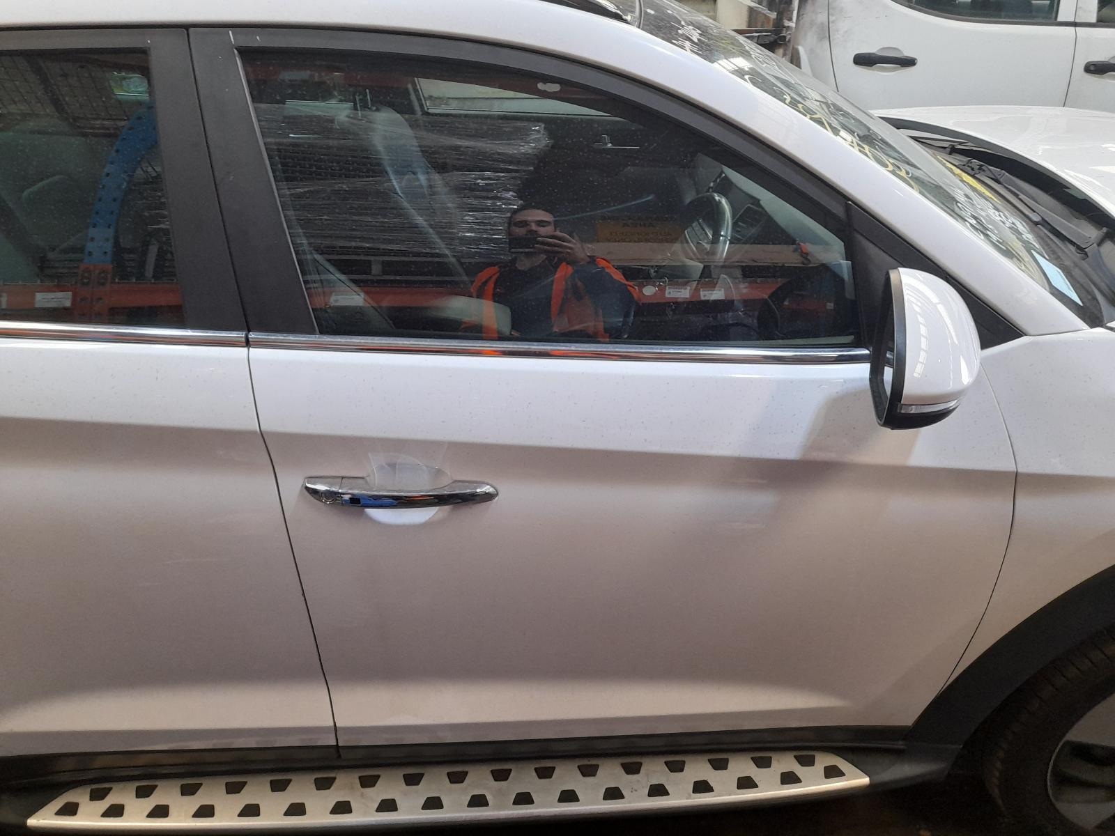 View Auto part Right Front Door Window Hyundai Tucson 2016