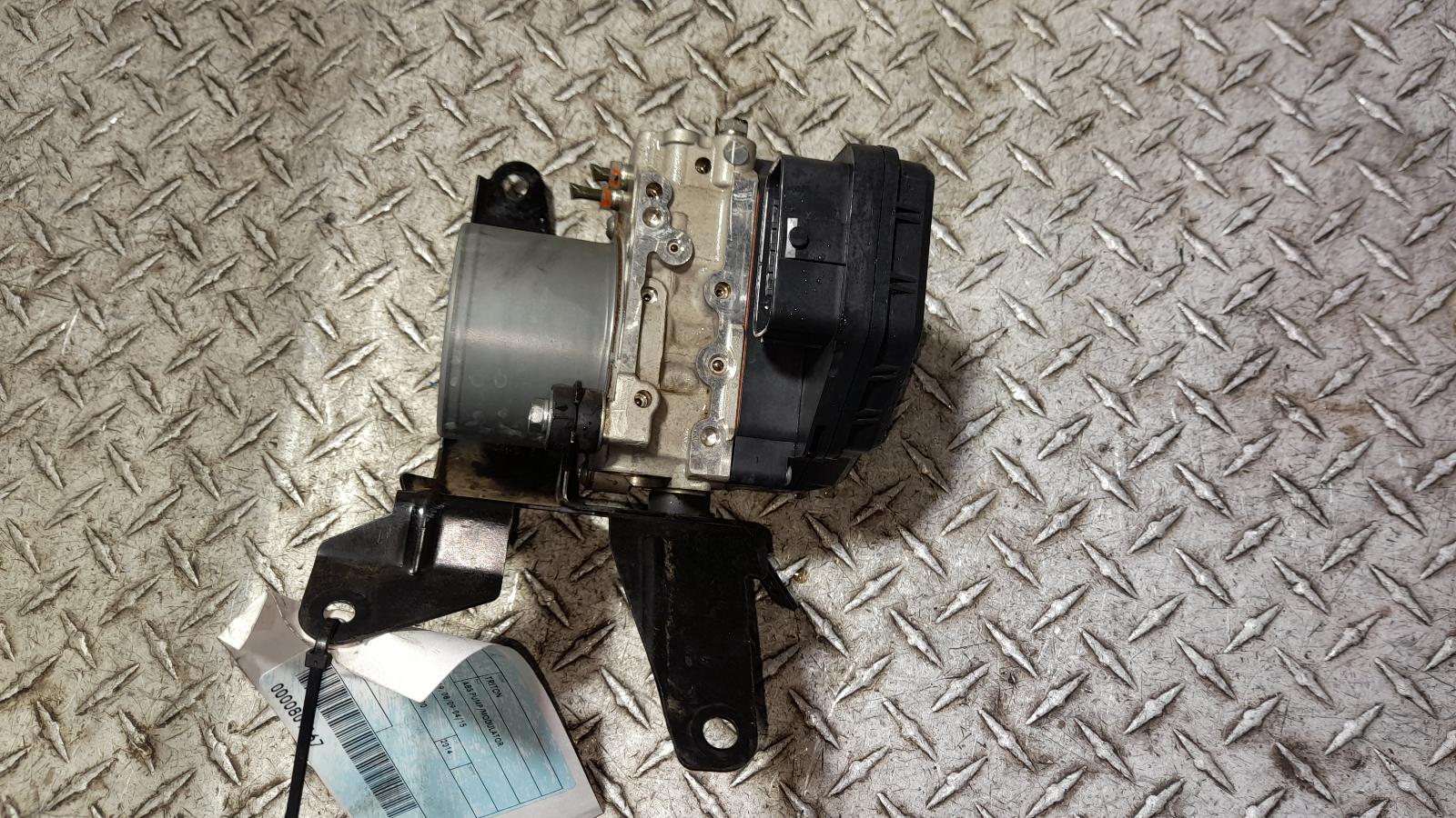 View Auto part Abs Pump/Modulator Mitsubishi Triton 2014