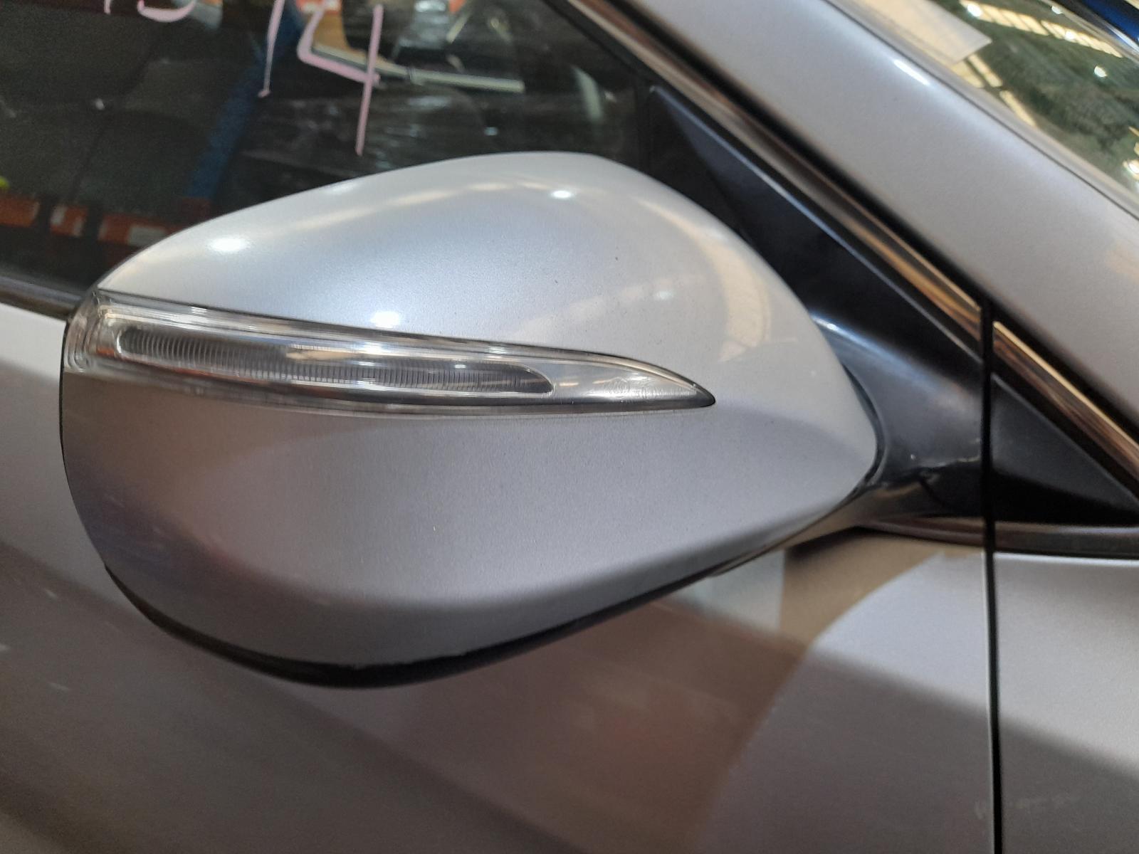 View Auto part Right Door Mirror Hyundai Santa Fe 2012