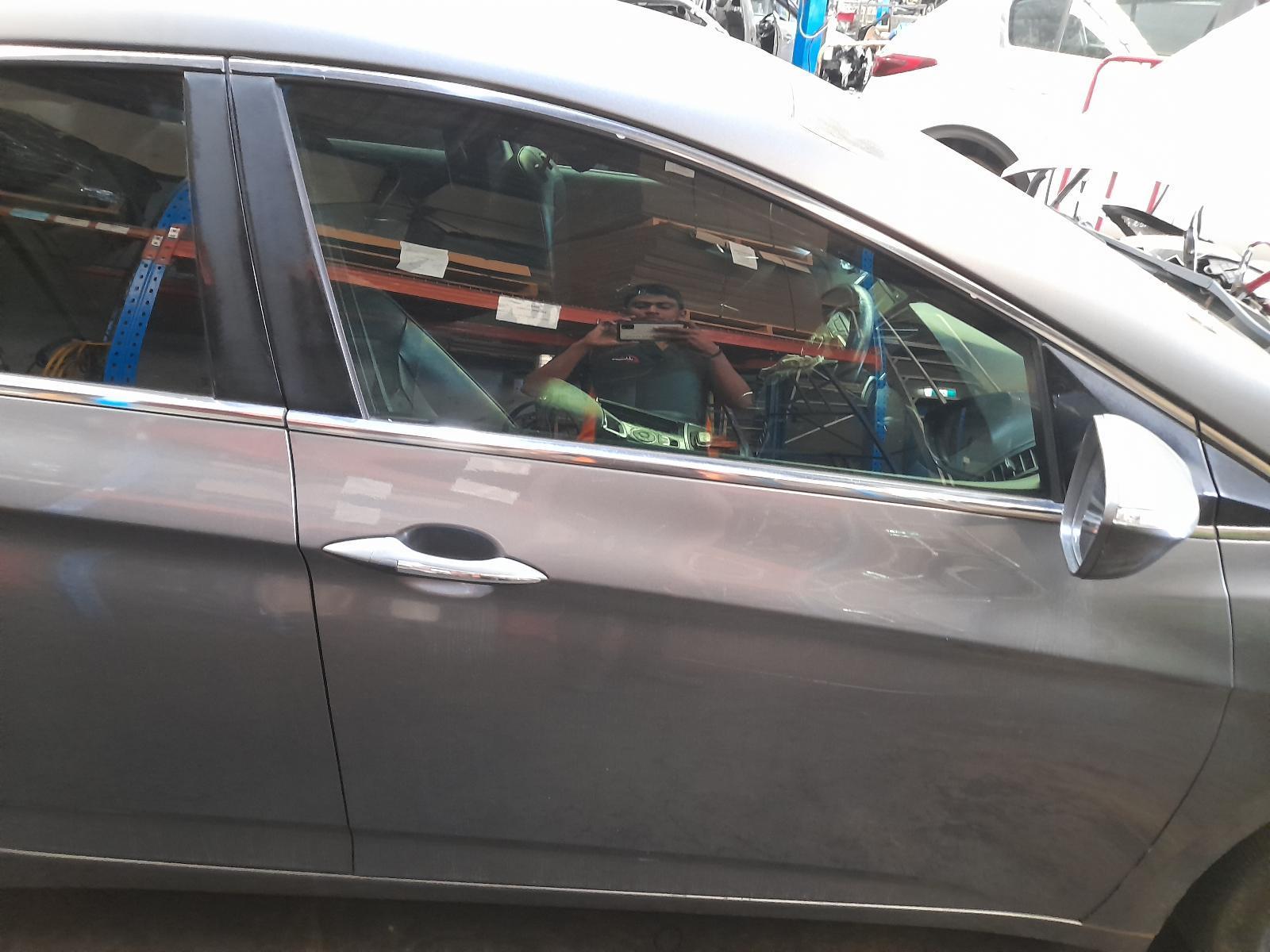 View Auto part Right Front Window Reg/Motor Hyundai I40 2012