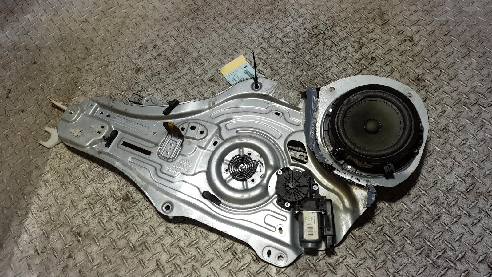 View Auto part Right Front Window Reg/Motor Kia Sportage 2011