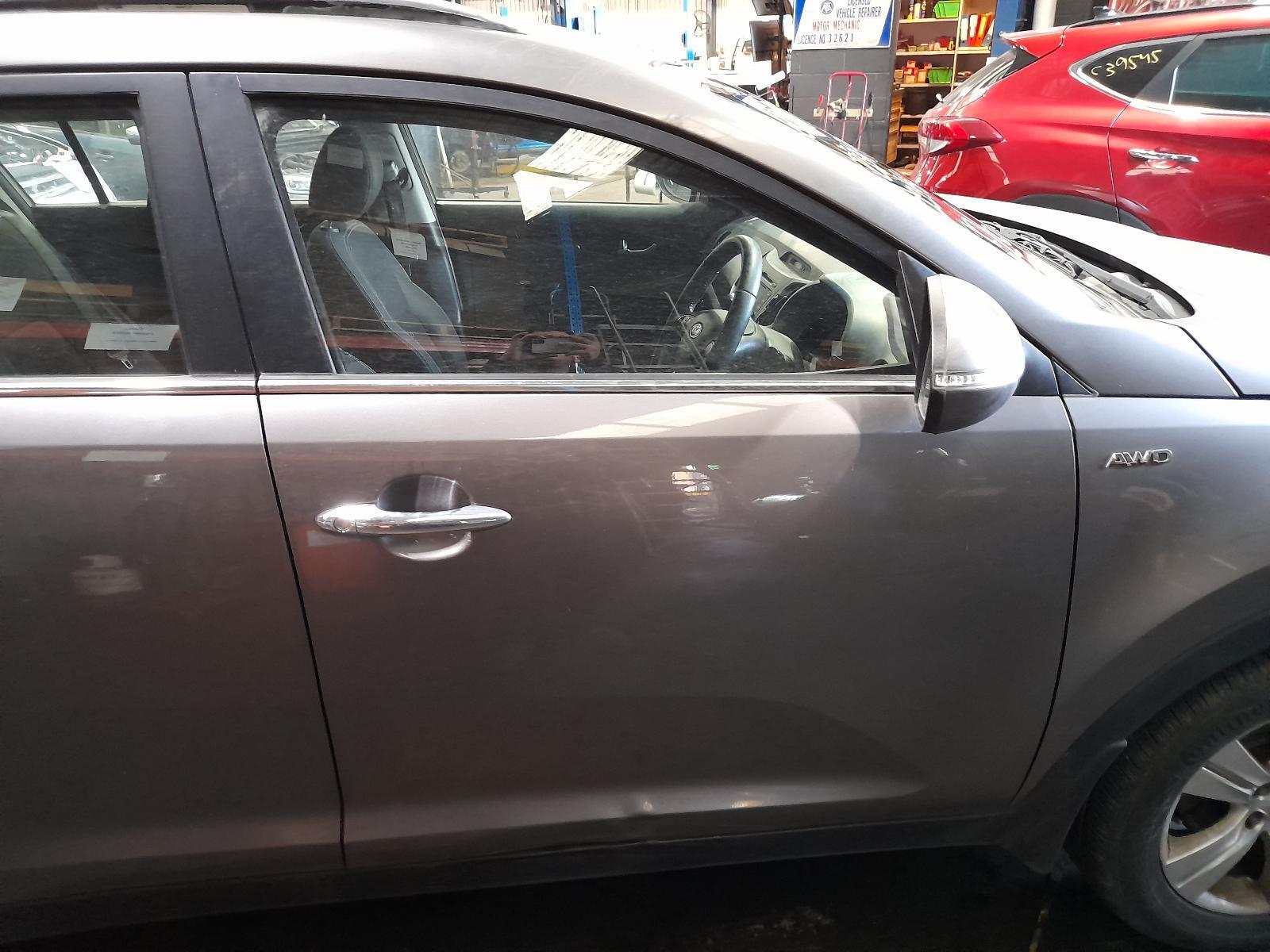View Auto part Right Front Window Reg/Motor Kia Sportage 2011