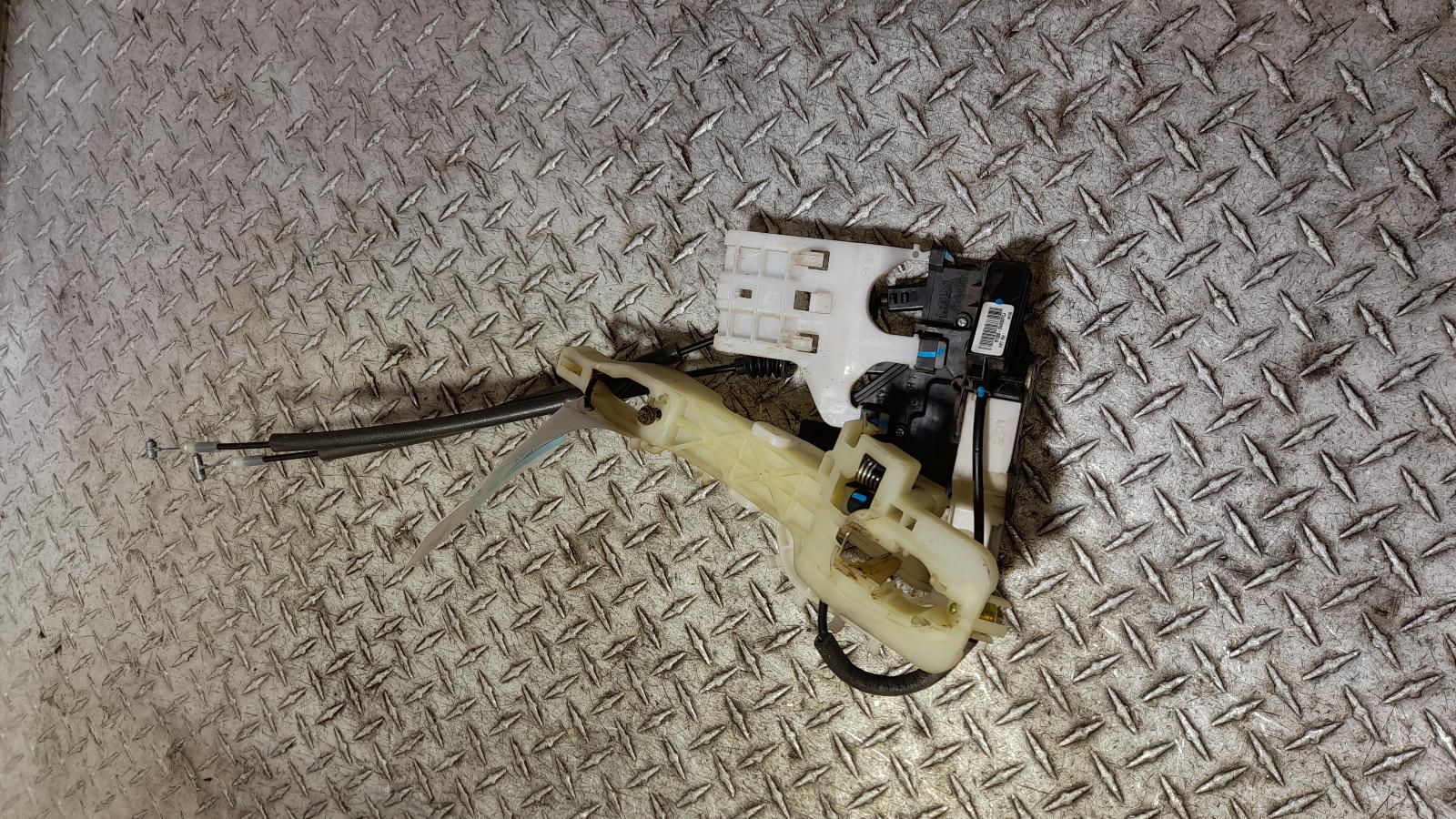 View Auto part Door/Boot/Gate Lock Hyundai Santa Fe 2015
