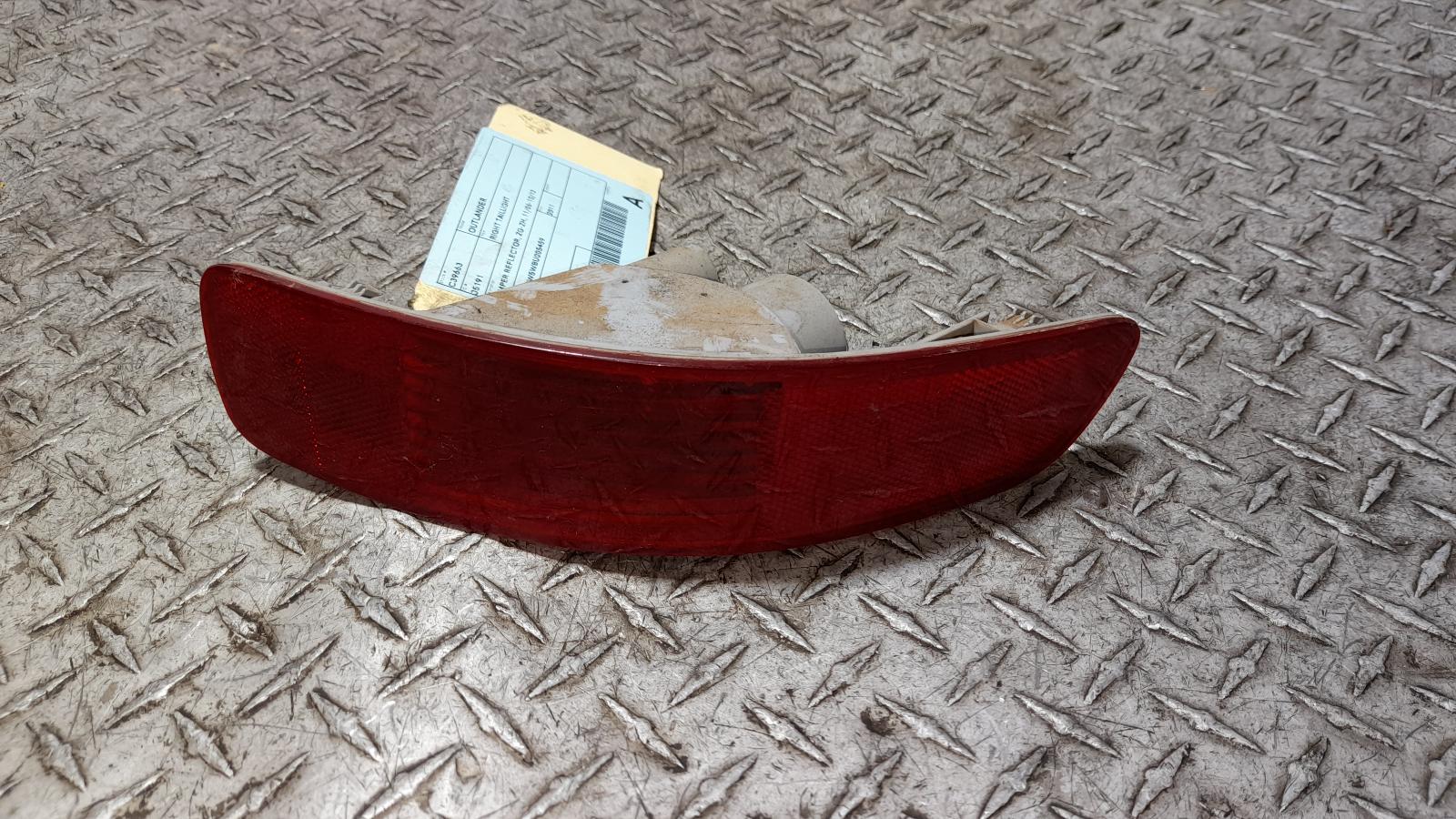 View Auto part Right Taillight Mitsubishi Outlander 2011