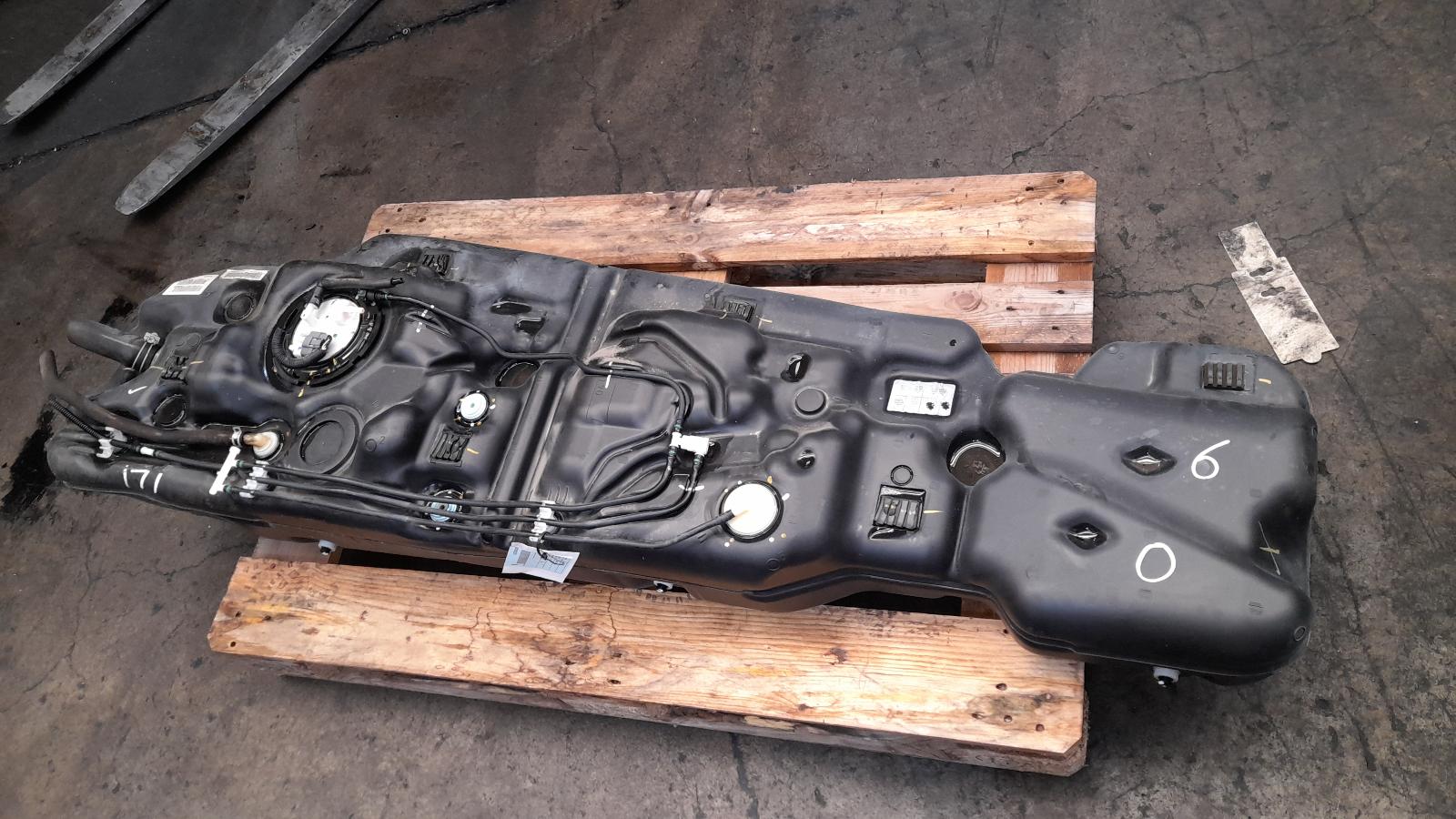 View Auto part Fuel Tank Nissan Pathfinder 2019