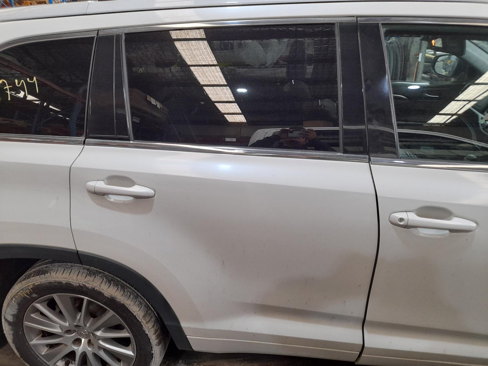 View Auto part Right Rear Door Sliding Toyota Kluger 2014