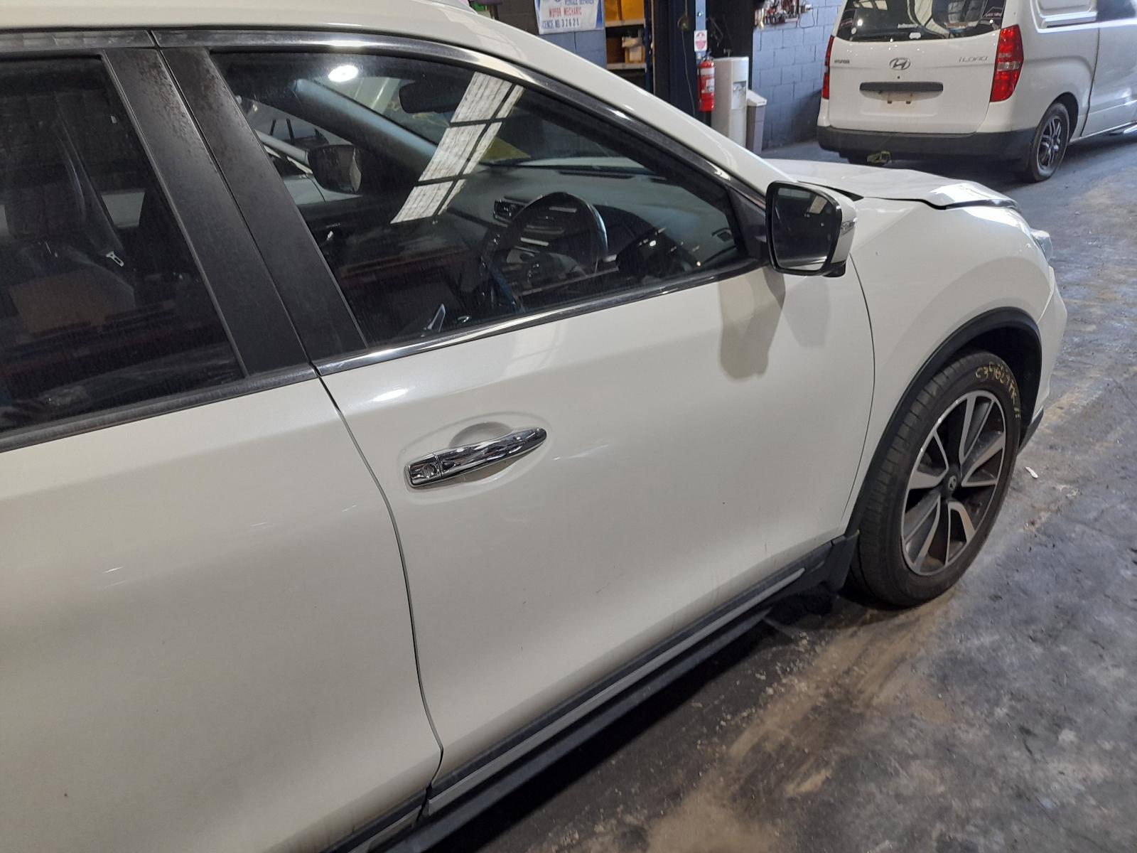View Auto part Right Front Door Nissan Xtrail 2017