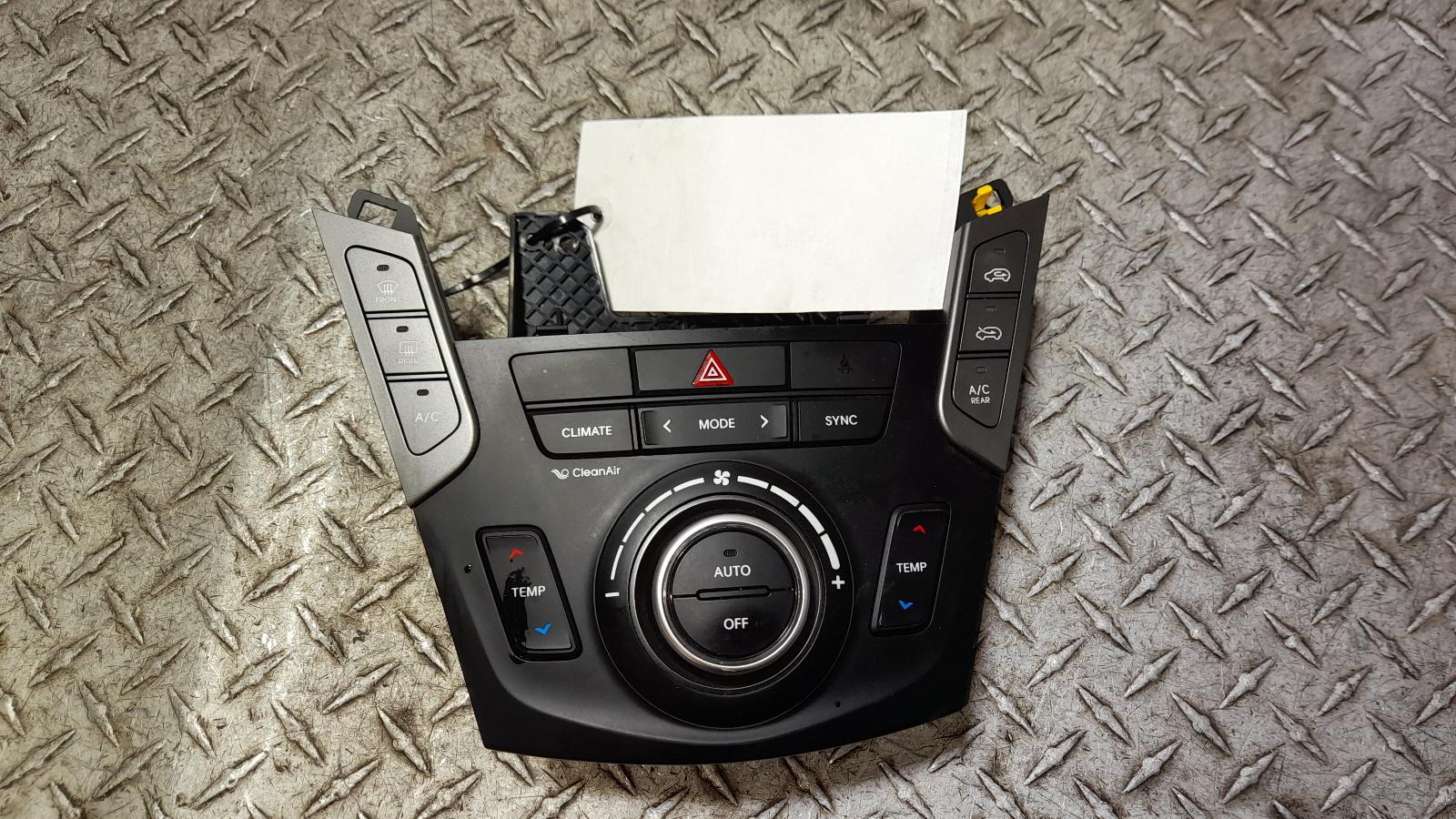 View Auto part Heater/Ac Controls Hyundai Santa Fe 2017