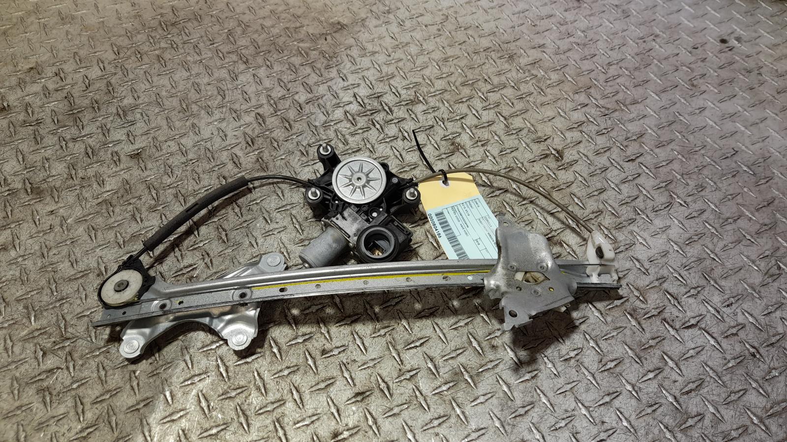 View Auto part Right Front Window Reg/Motor Toyota Corolla 2018