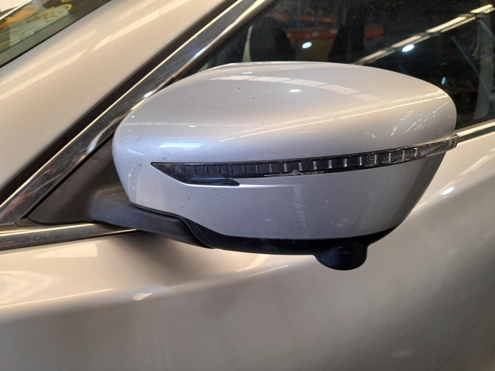 View Auto part Left Door Mirror Nissan Xtrail 2018
