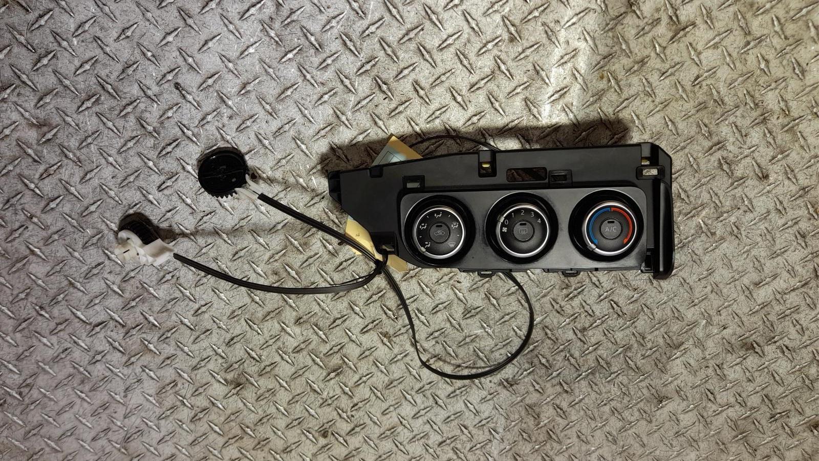 View Auto part Heater/Ac Controls Toyota Corolla 2017