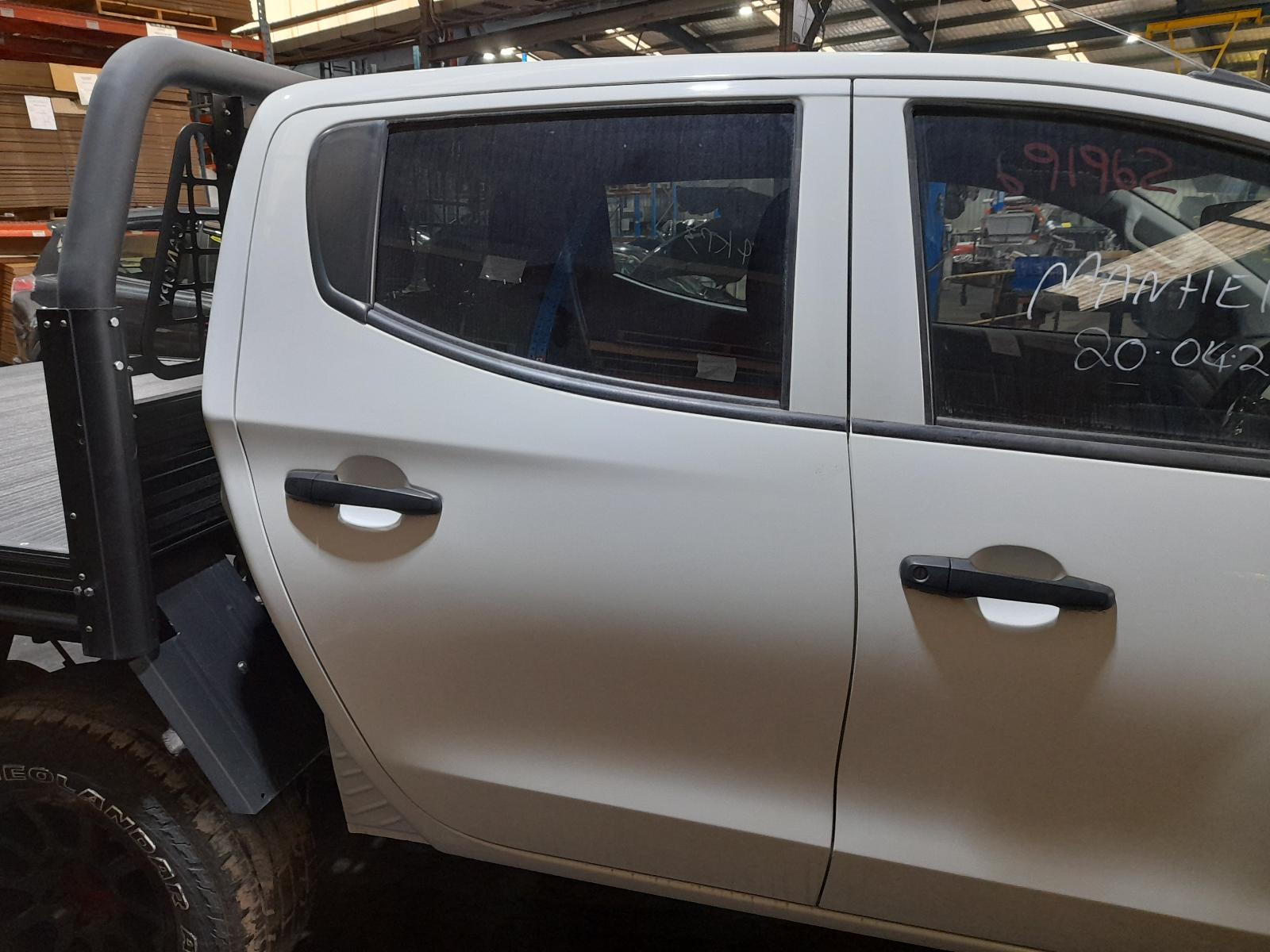 View Auto part Right Rear Door Sliding Mitsubishi Triton 2017