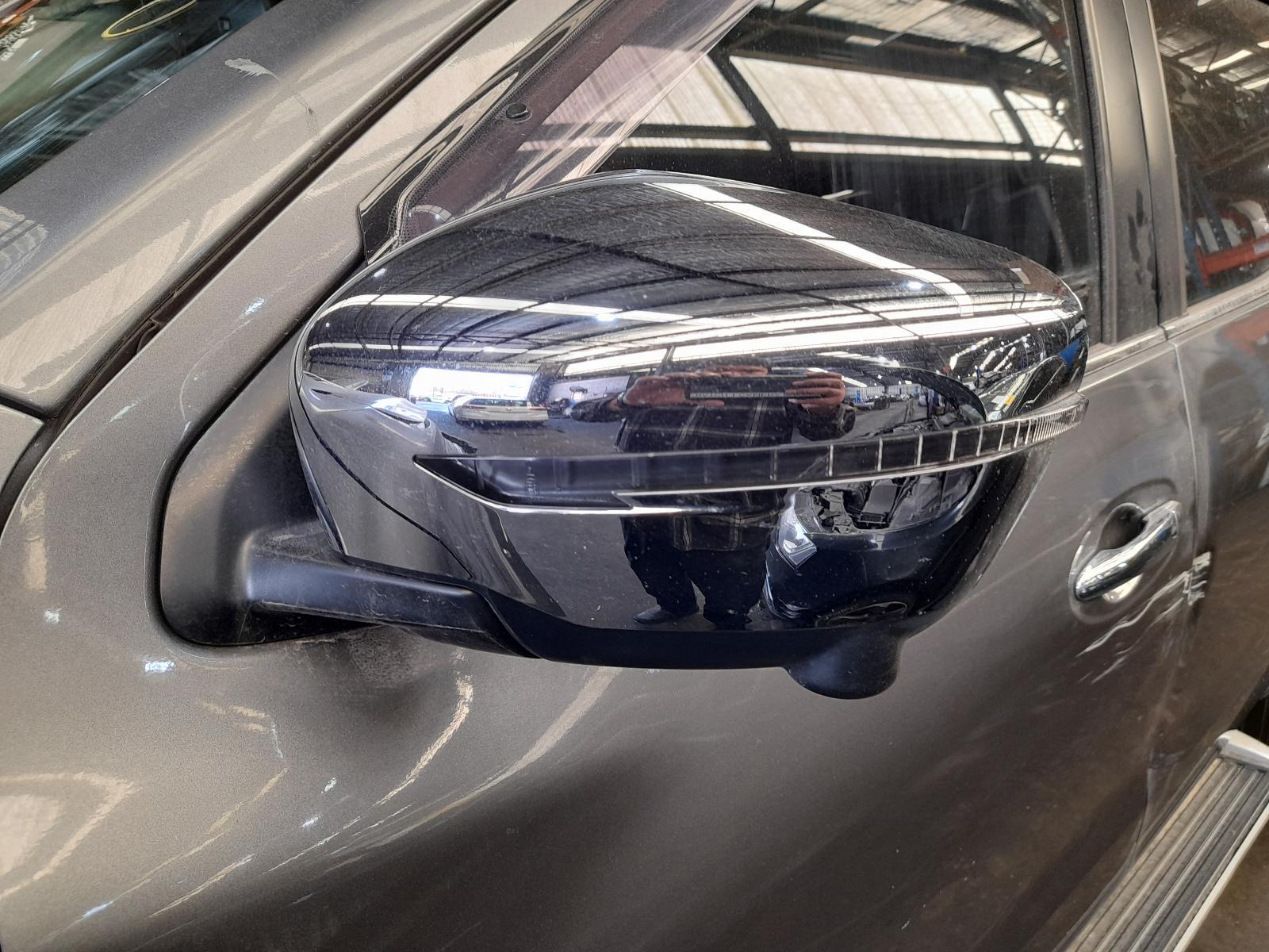 View Auto part Left Door Mirror Nissan Navara 2018