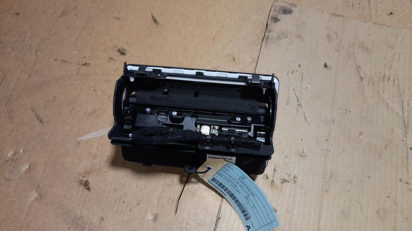 View Auto part Radio/Cd/Dvd/Sat/Tv Audi Q3 2012
