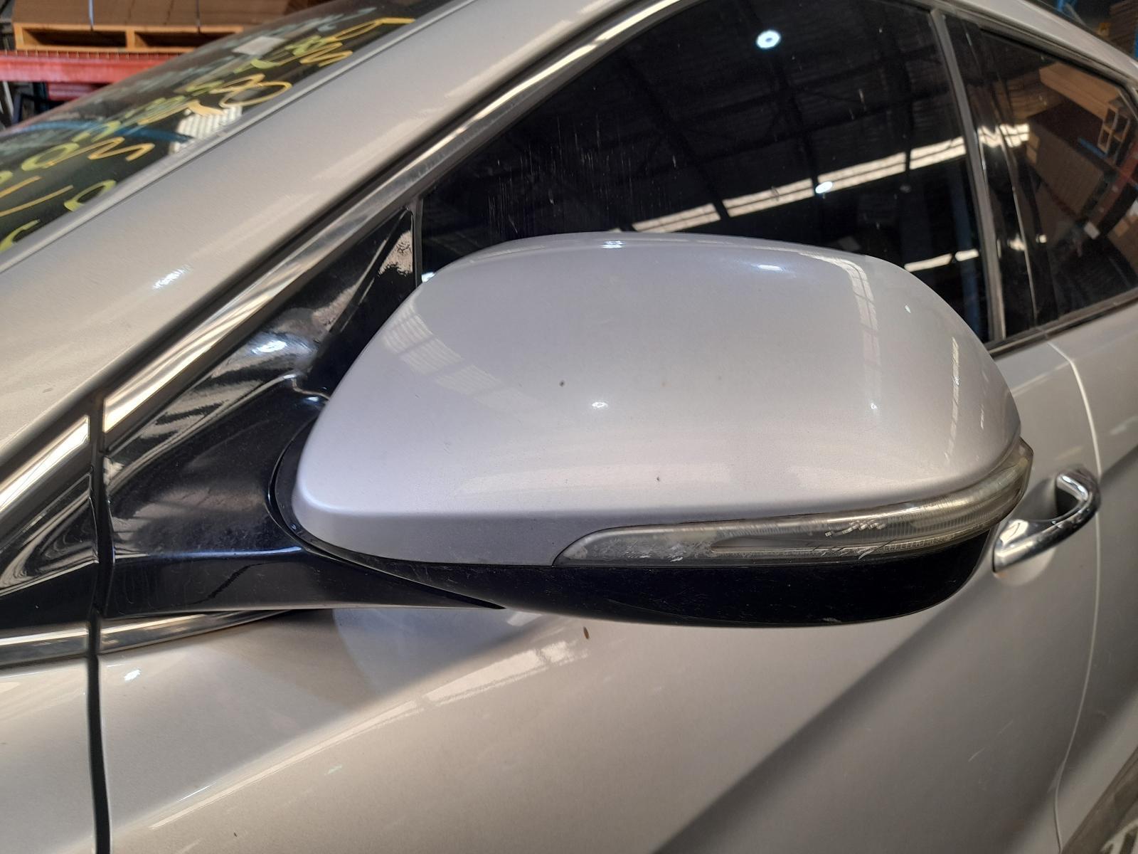 View Auto part Left Door Mirror Hyundai Santa Fe 2014