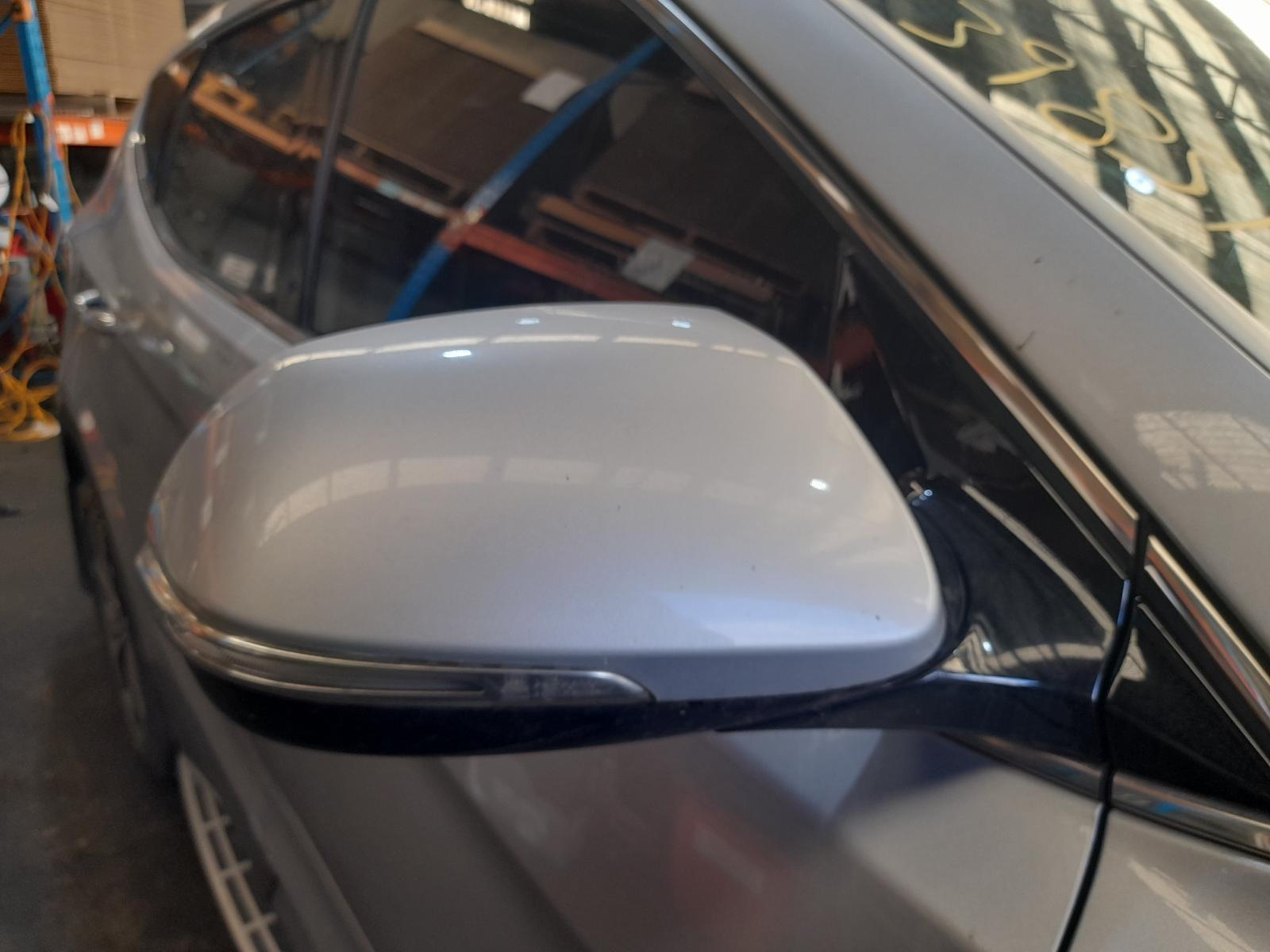 View Auto part Right Door Mirror Hyundai Santa Fe 2014